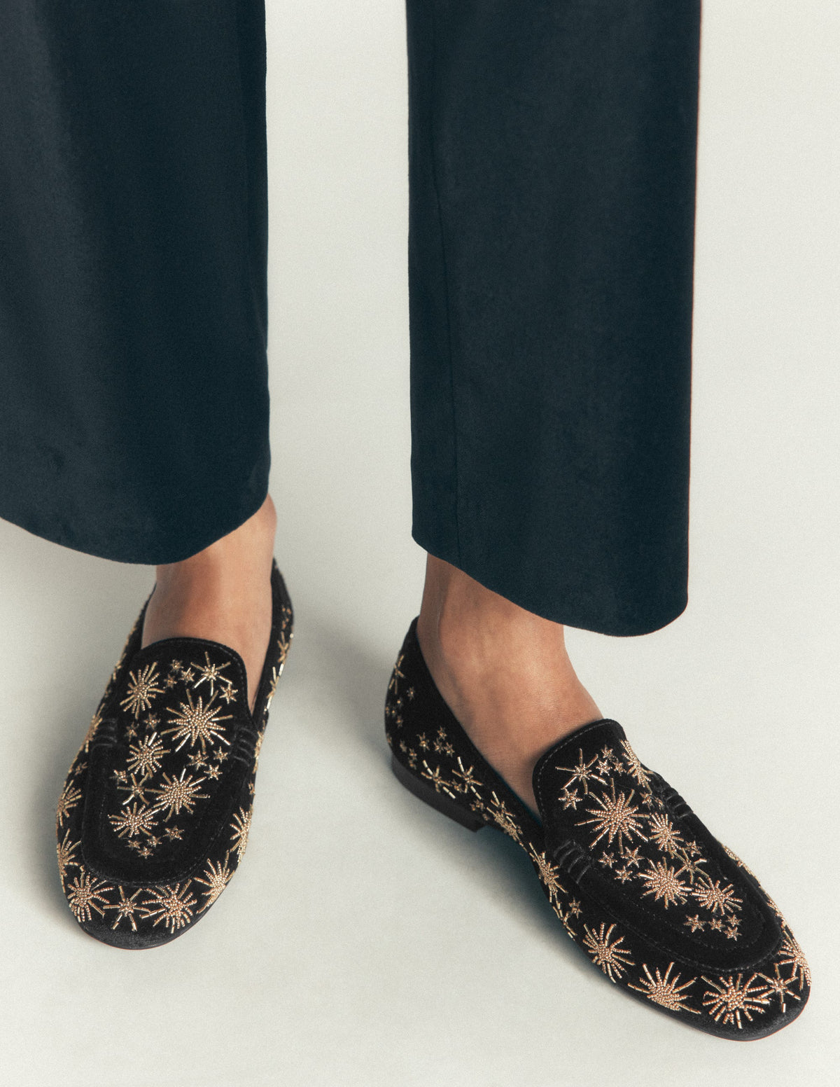 Mocassins ornementés Dinah-Noir, étoiles dorées - Image 2