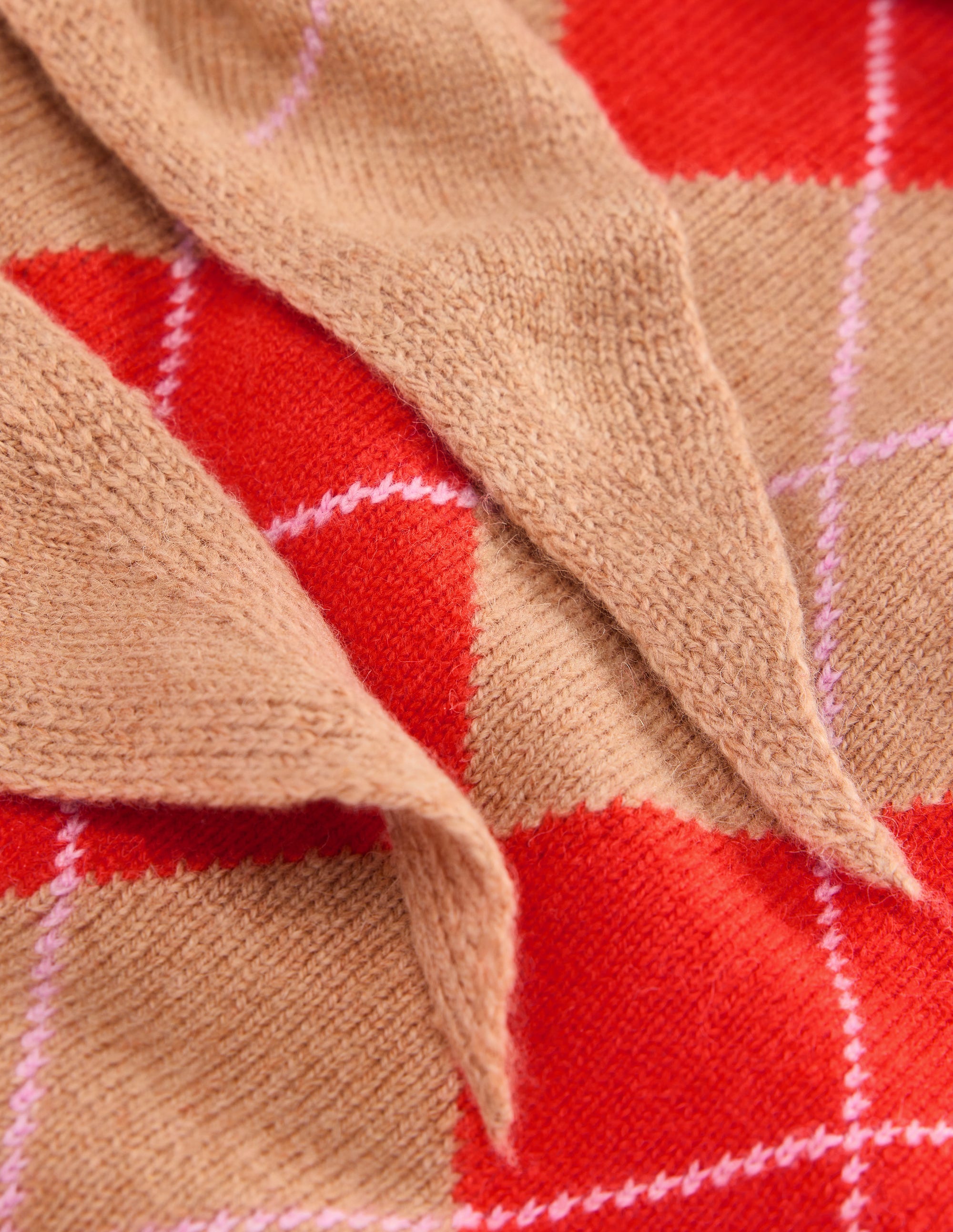 Gestricktes Halstuch aus Alpaka-Camel und Fiesta Argyle - Image 4
