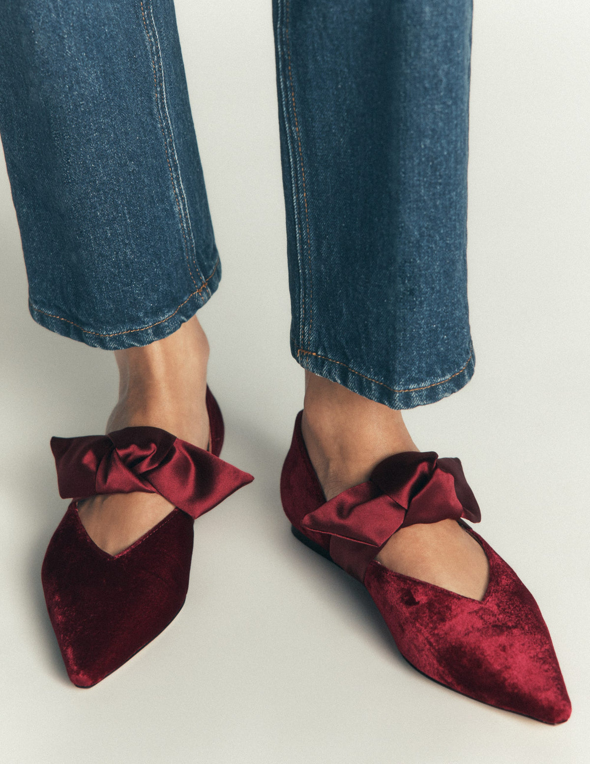 Flache, zweiteilige Schuhe mit Schleife-Dunkles Burgunderrot - Image 2