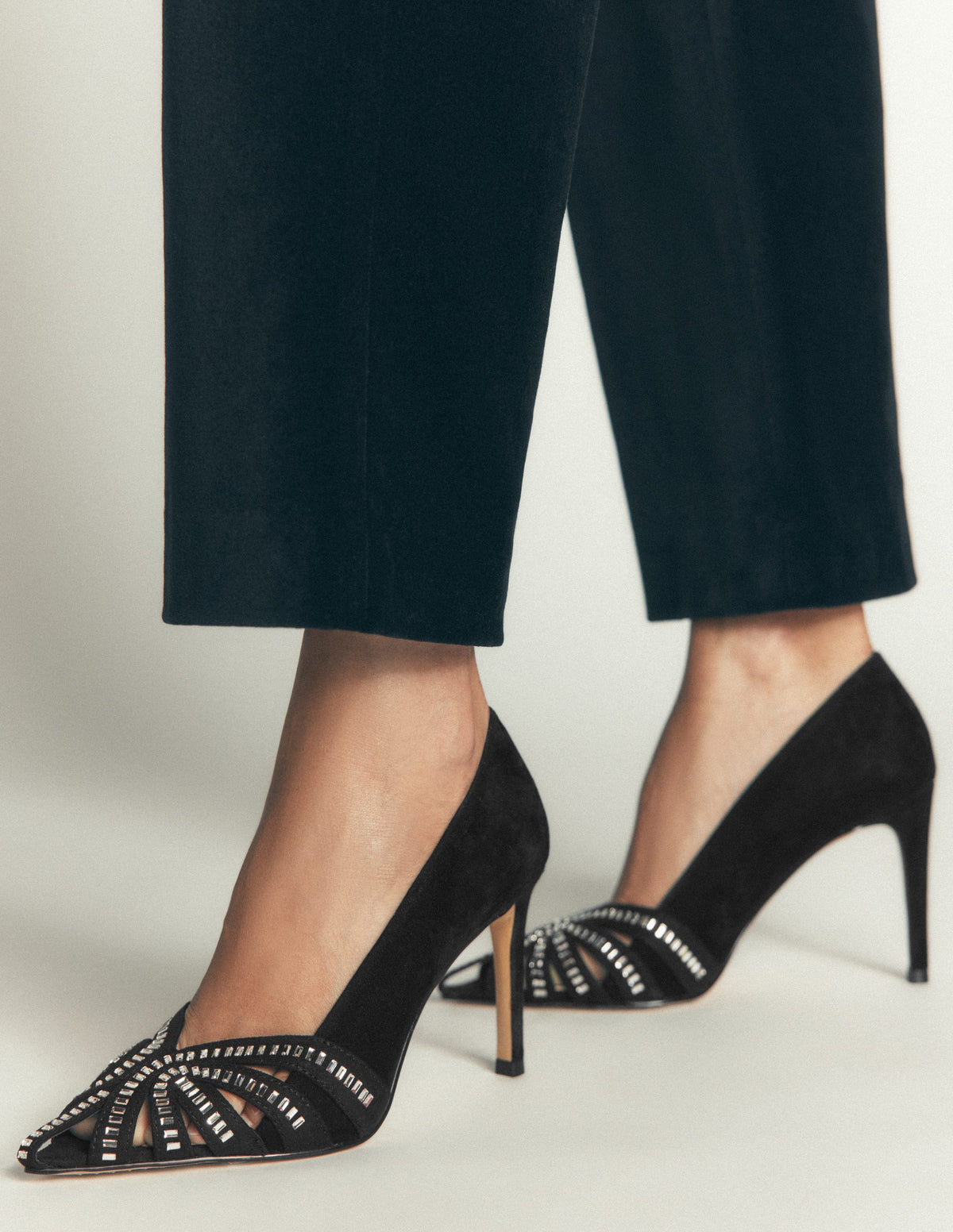 Pumps mit Gitterriemen-Schwarz-2