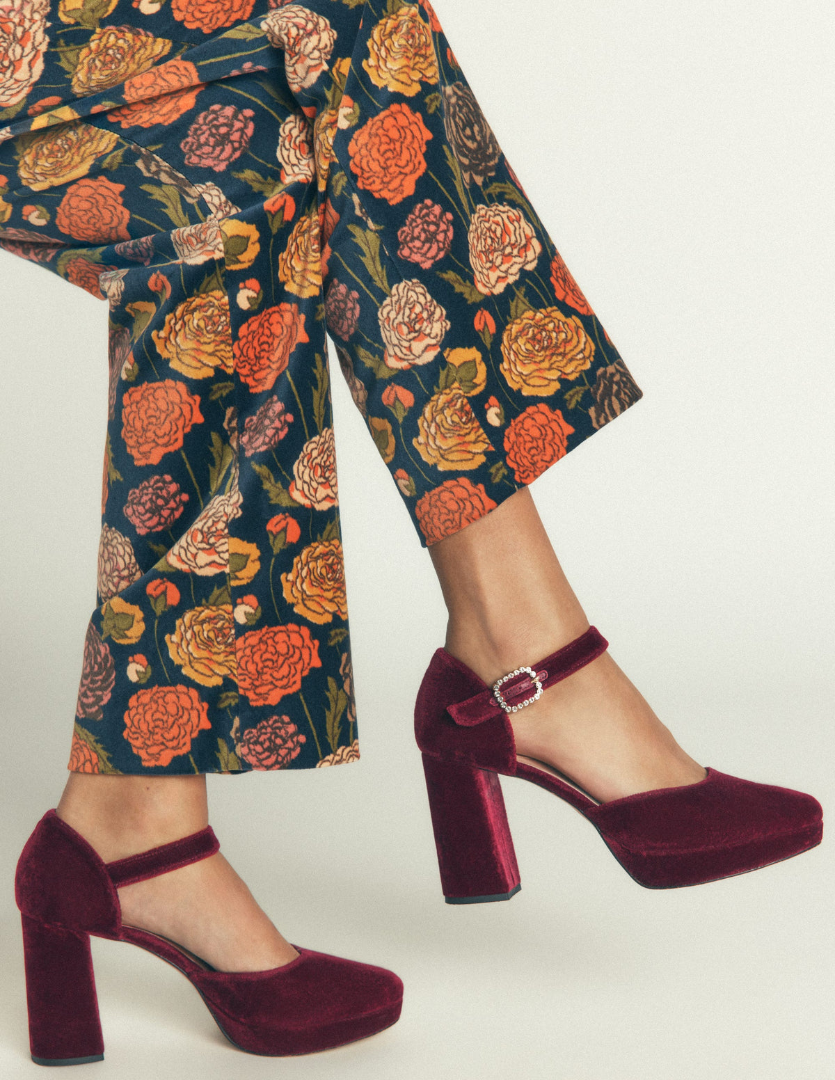 Chaussures à talons compensés et boucle ornementée-Cerise foncée-2