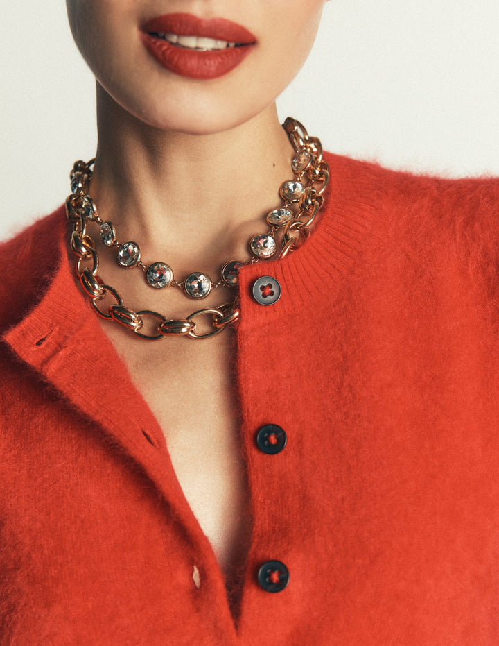 Breite Halskette mit Metalljuwelen-Gold