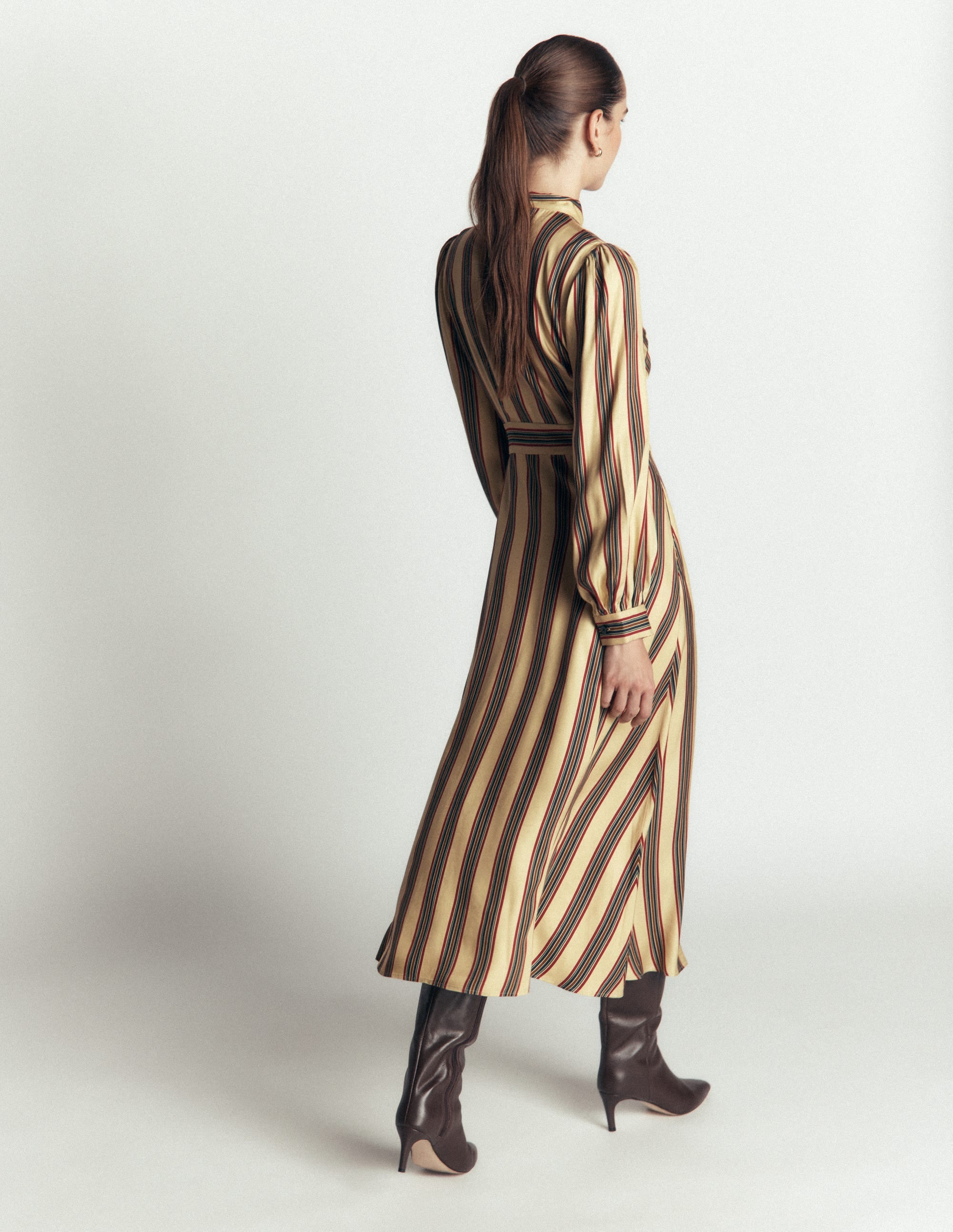 Hemdblusenkleid mit Schleifendetail-Bunt, Schuluniform Streifen - Image 4