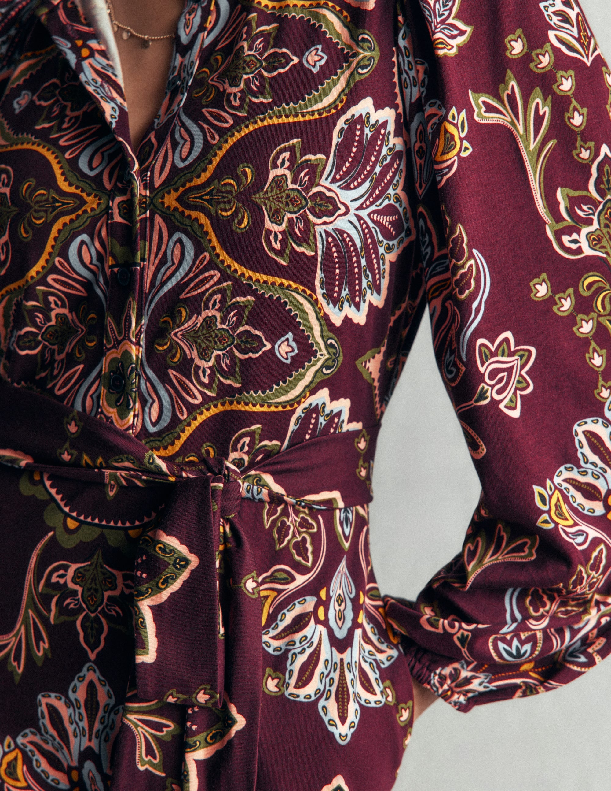 Robe midi Eli en jersey à ceinture-Cerise foncé, motif Enchanted Flora - Image 3