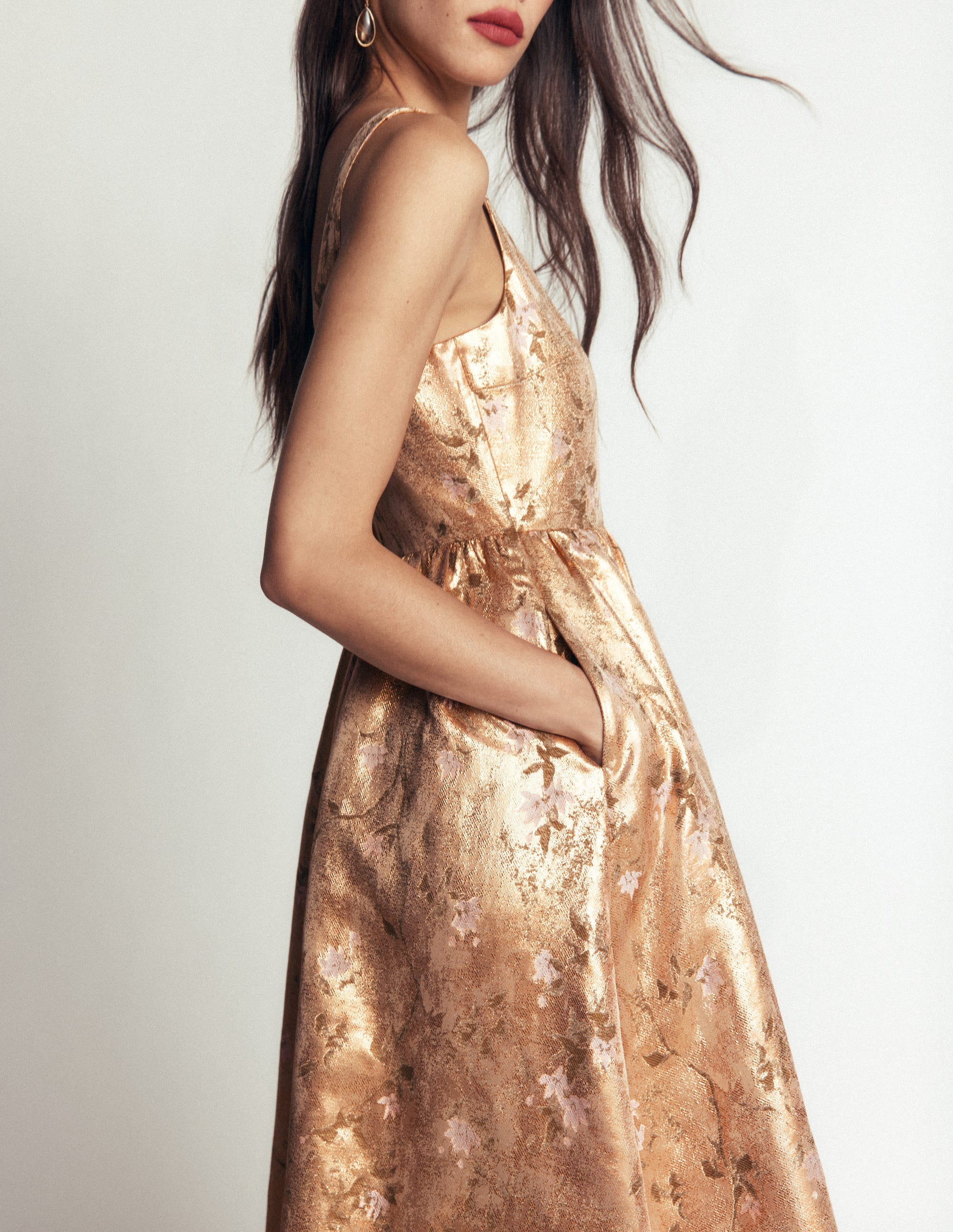 Ausgestelltes Kleid mit tiefem Rundhalsausschnitt-Gold, Jacquard - Image 4