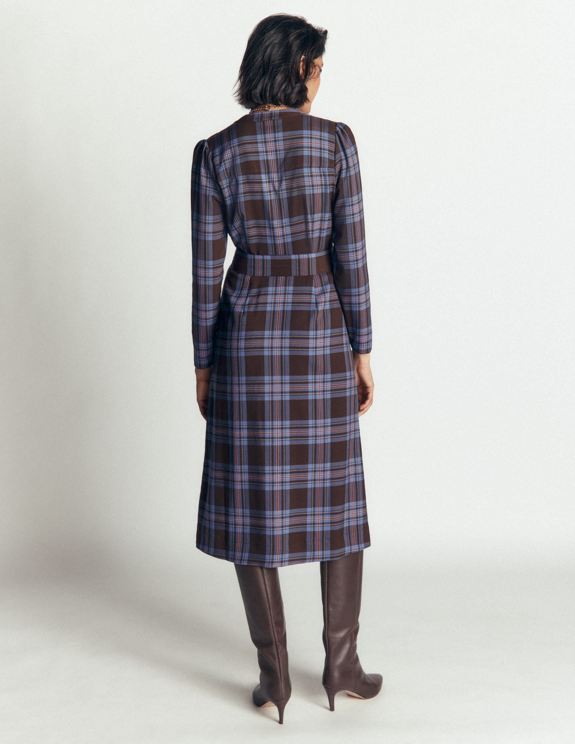 Robe-chemise midi Louise à carreaux-Carreaux marron, bleus et roses - Image 3