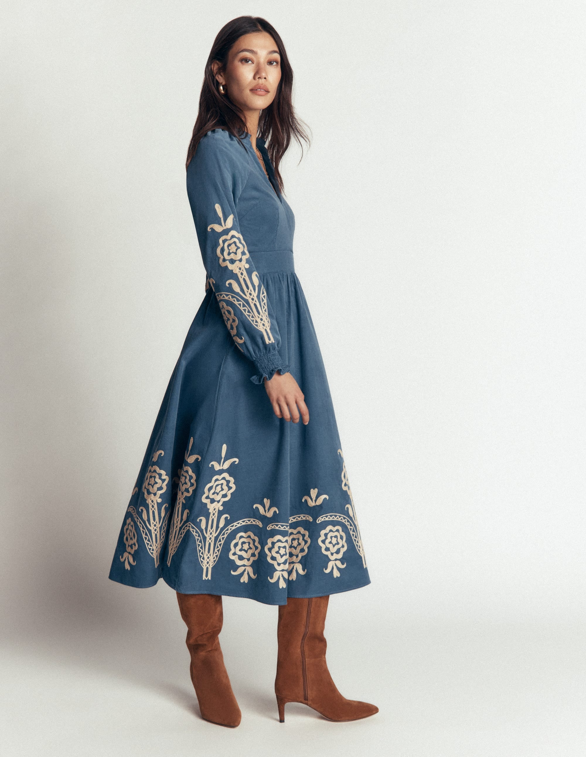Gesmoktes Midikleid aus Cord-Sturmblau, Stickerei - Image 2