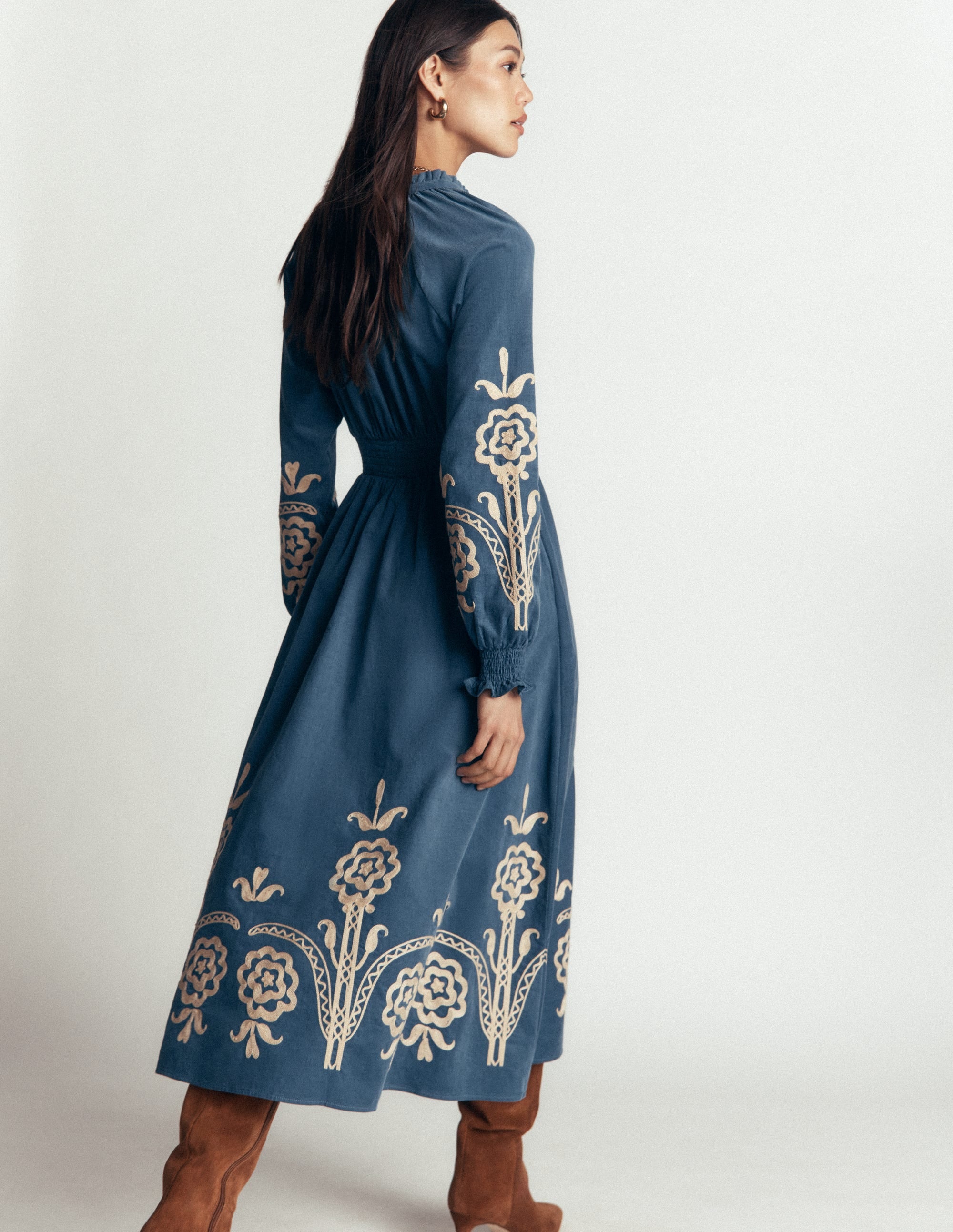 Gesmoktes Midikleid aus Cord-Sturmblau, Stickerei - Image 4
