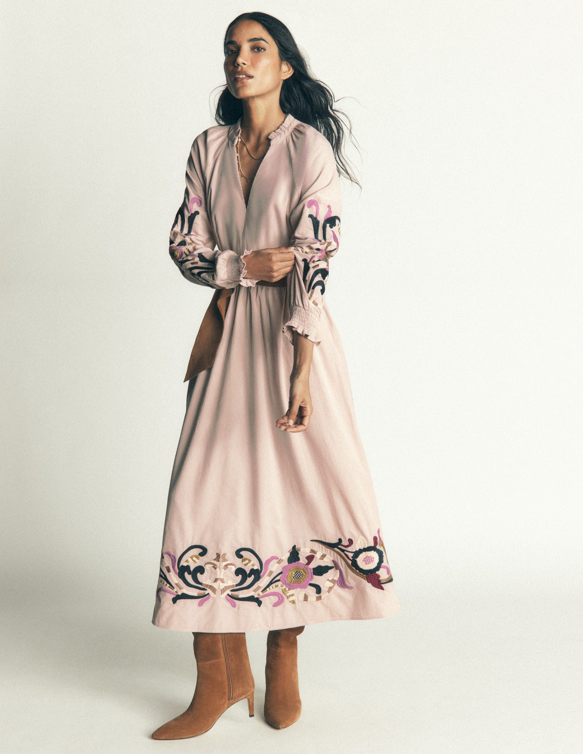 Gesmoktes Midikleid aus Cord-Mandelpfirsich, Stickerei - Image 1