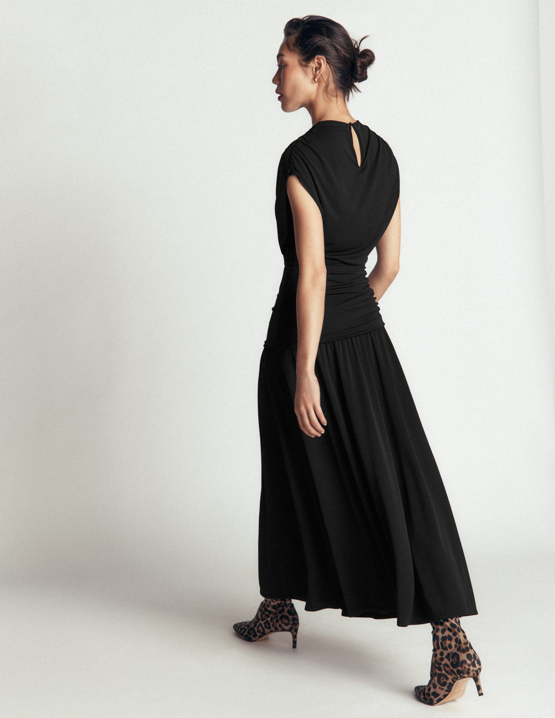 Jersey-Maxikleid aus Krepp mit fließendem Taillenbund-Schwarz-3