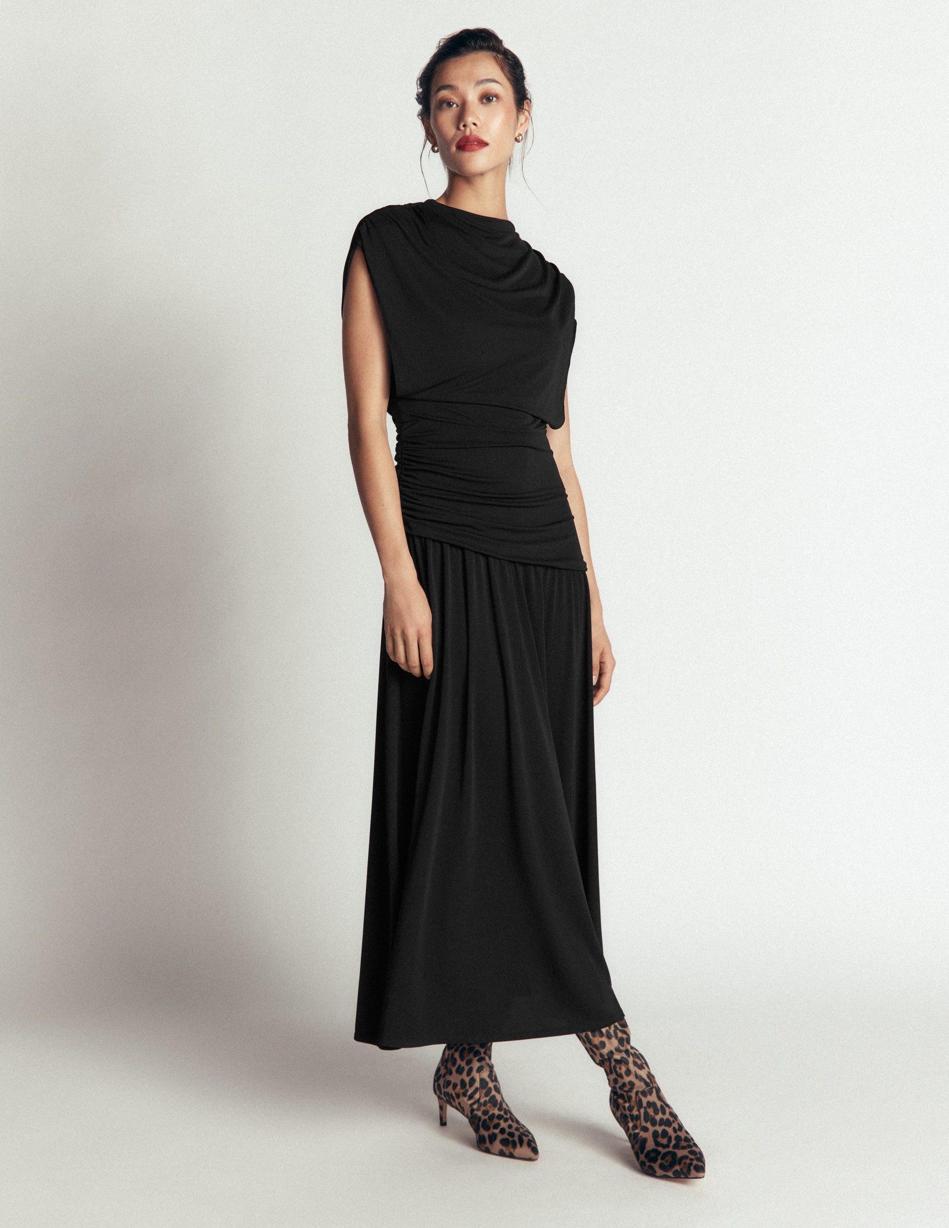 Jersey-Maxikleid aus Krepp mit fließendem Taillenbund-Schwarz-4