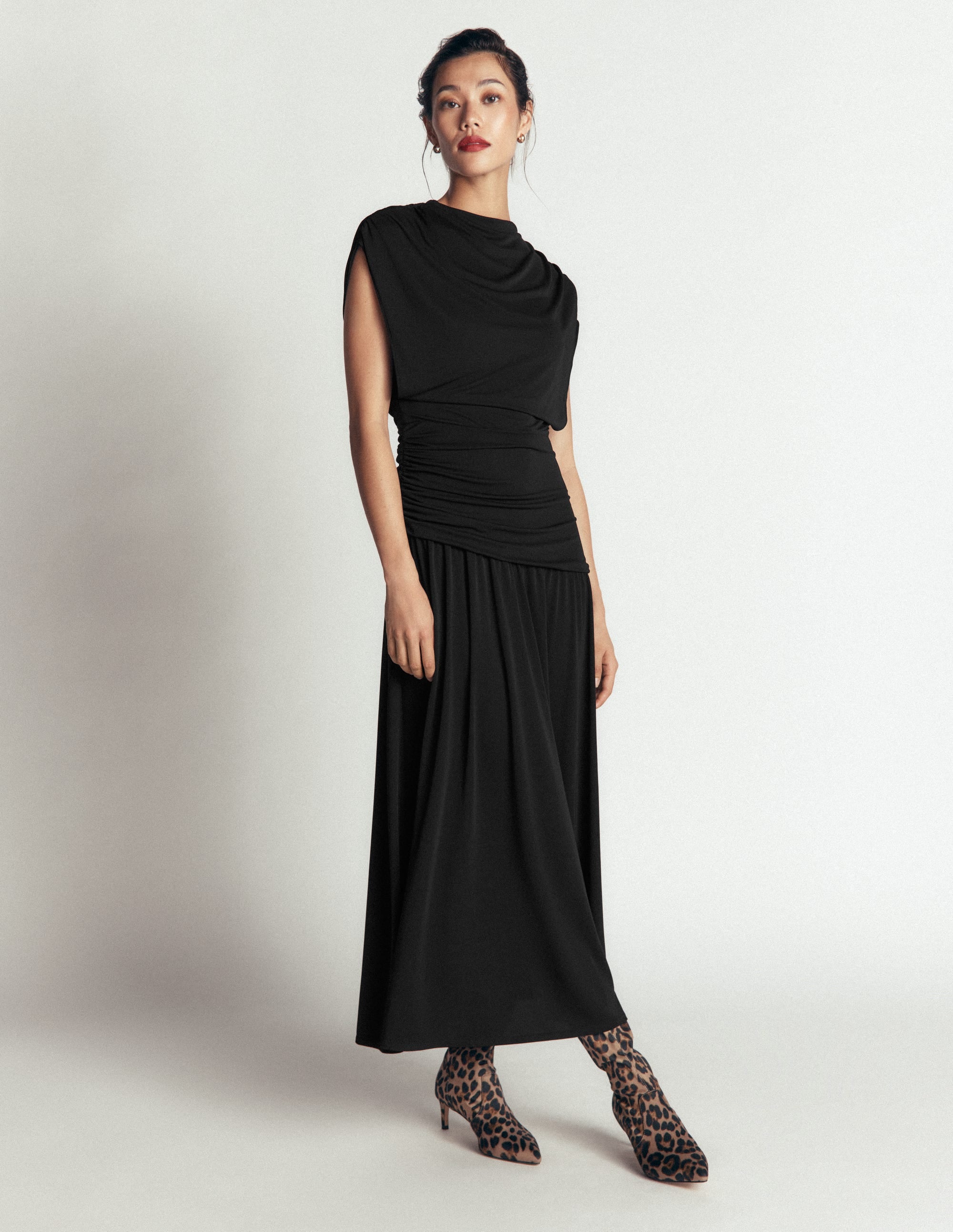 Jersey-Maxikleid aus Krepp mit fließendem Taillenbund-Schwarz - Image 4