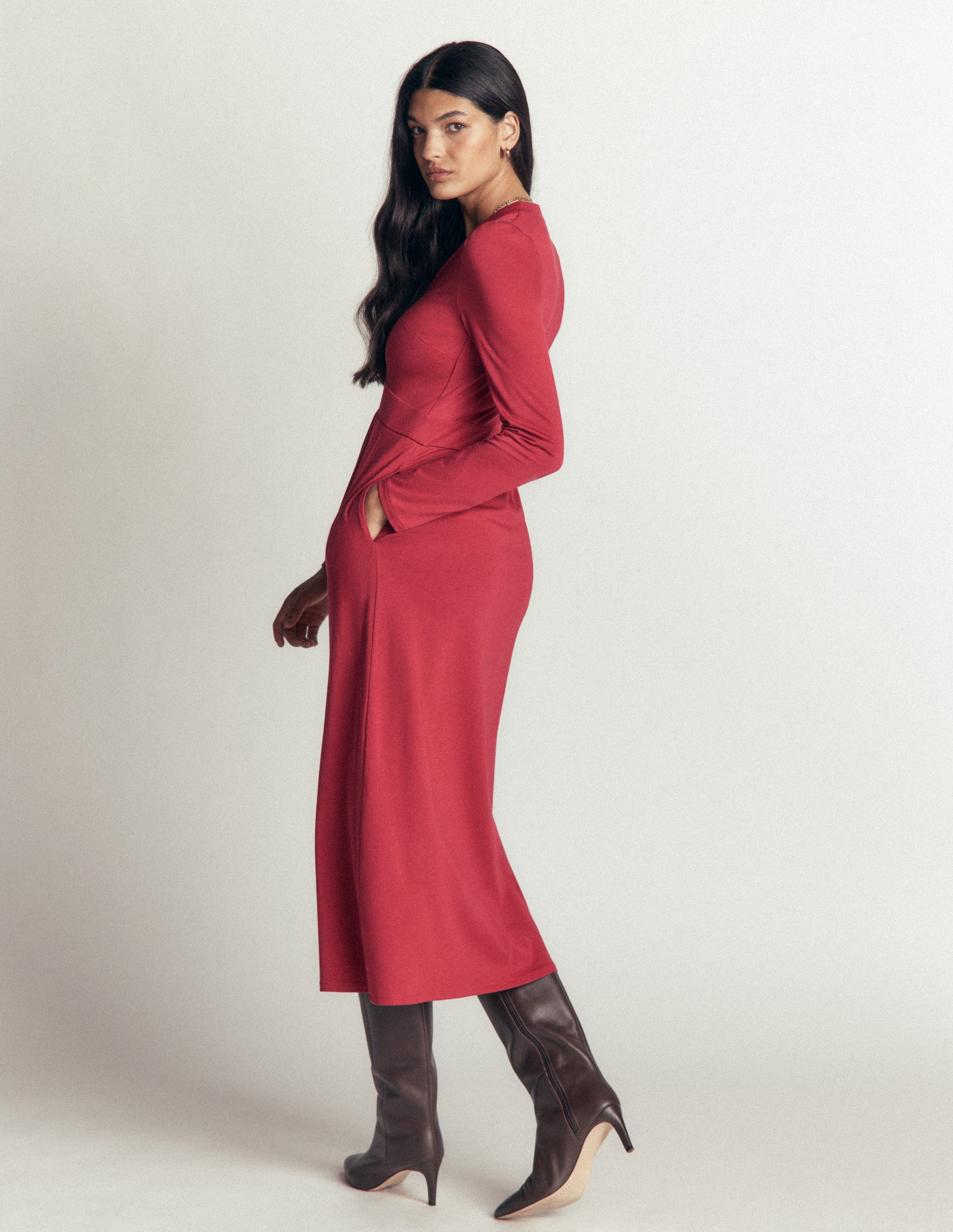 Hope Jerseykleid mit Reißverschlussdetail-Erdiges Rot-3