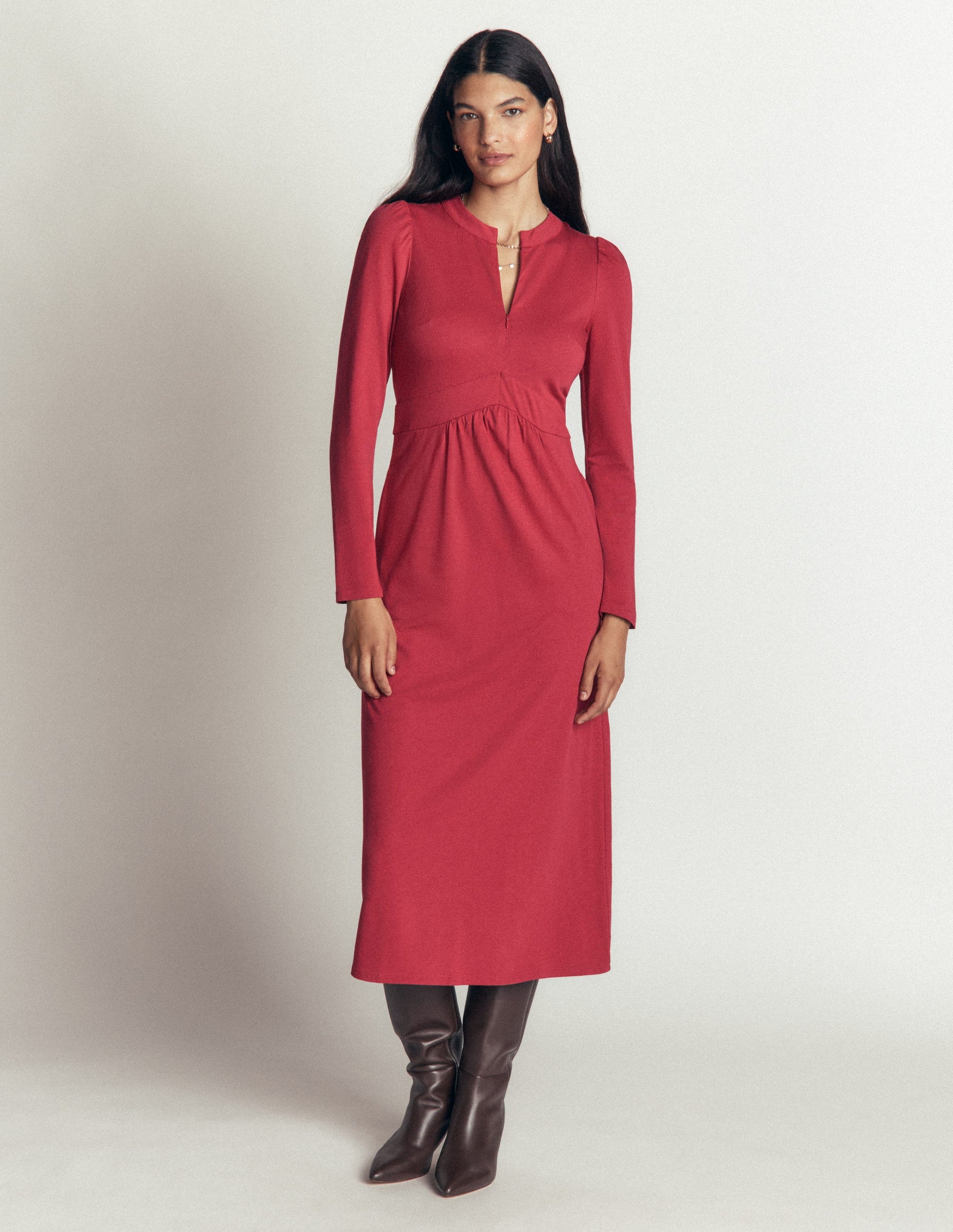 Hope Jerseykleid mit Reißverschlussdetail-Erdiges Rot-4