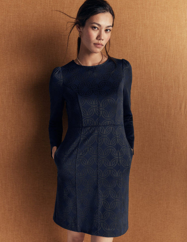 Marla Ottoman-Kleid mit Ziernähten-Marineblau und Waldlichtung Jacquard