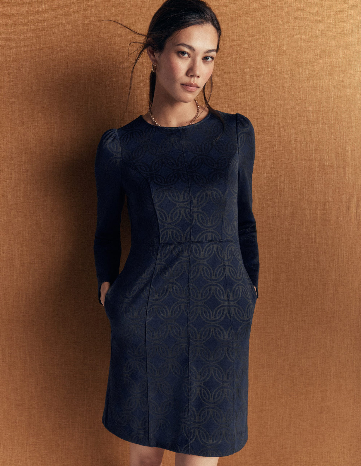 Marla Ottoman-Kleid mit Ziernähten-Marineblau und Waldlichtung Jacquard - Image 1