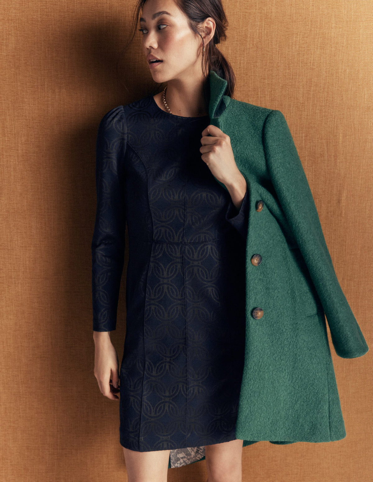 Marla Ottoman-Kleid mit Ziernähten-Marineblau und Waldlichtung Jacquard - Image 5