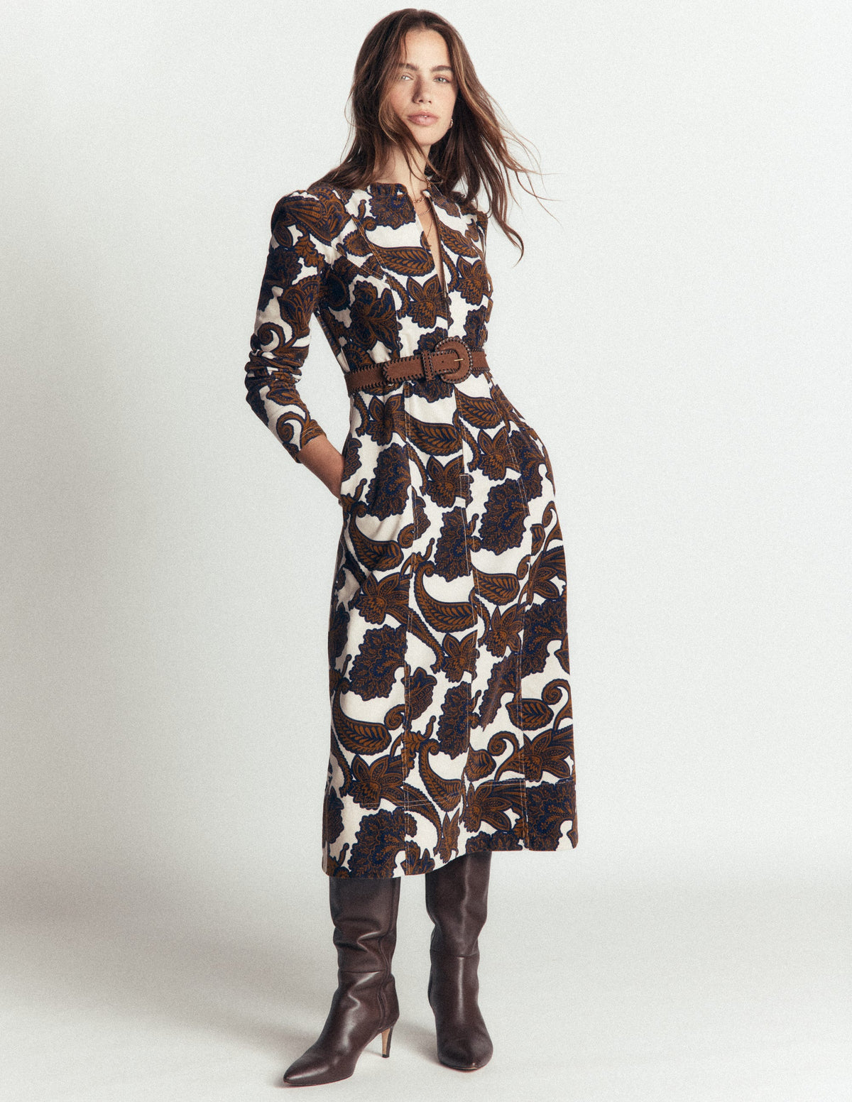 Una Cord-Midikleid-Mandelmilch Paisley-Bouquet - Image 1