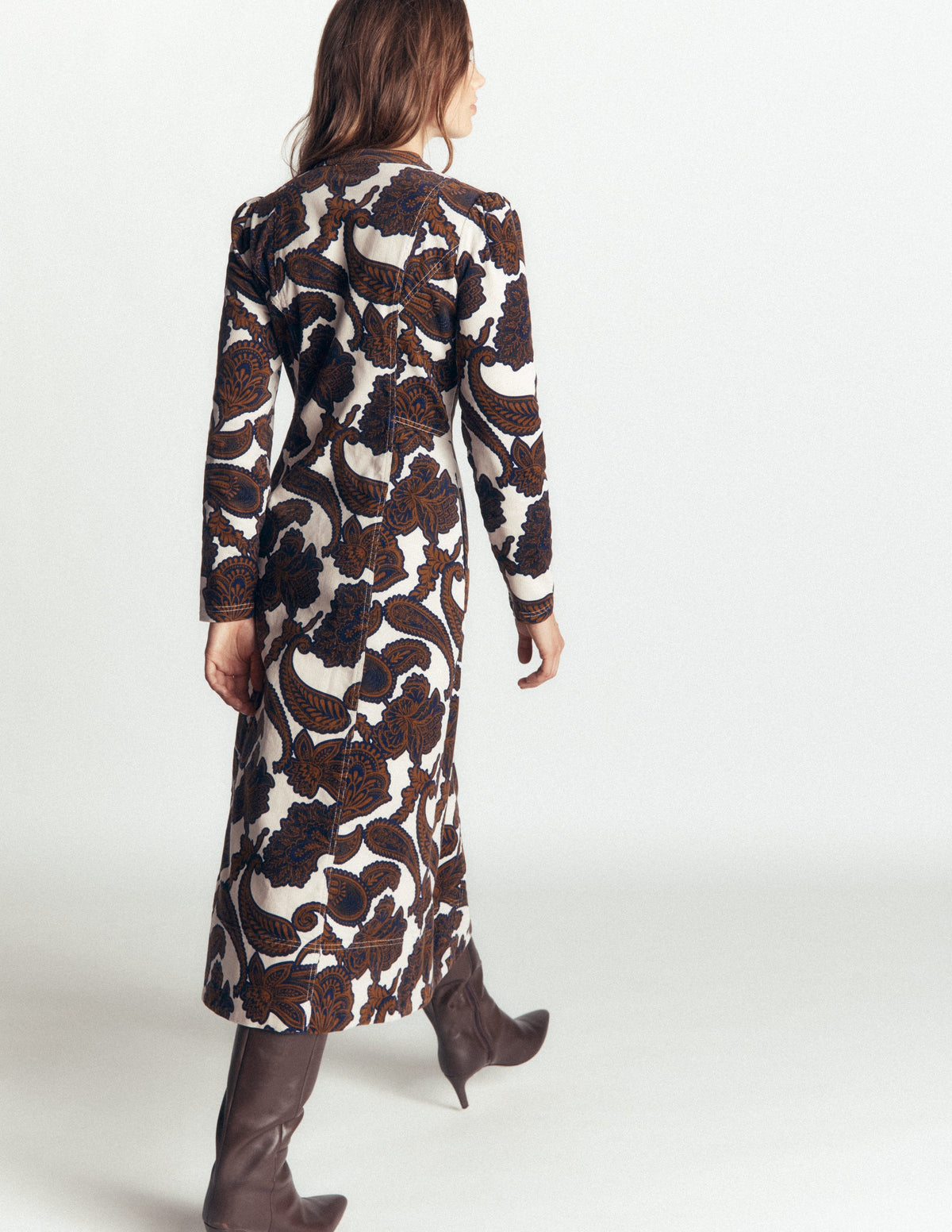 Una Cord-Midikleid-Mandelmilch Paisley-Bouquet - Image 4
