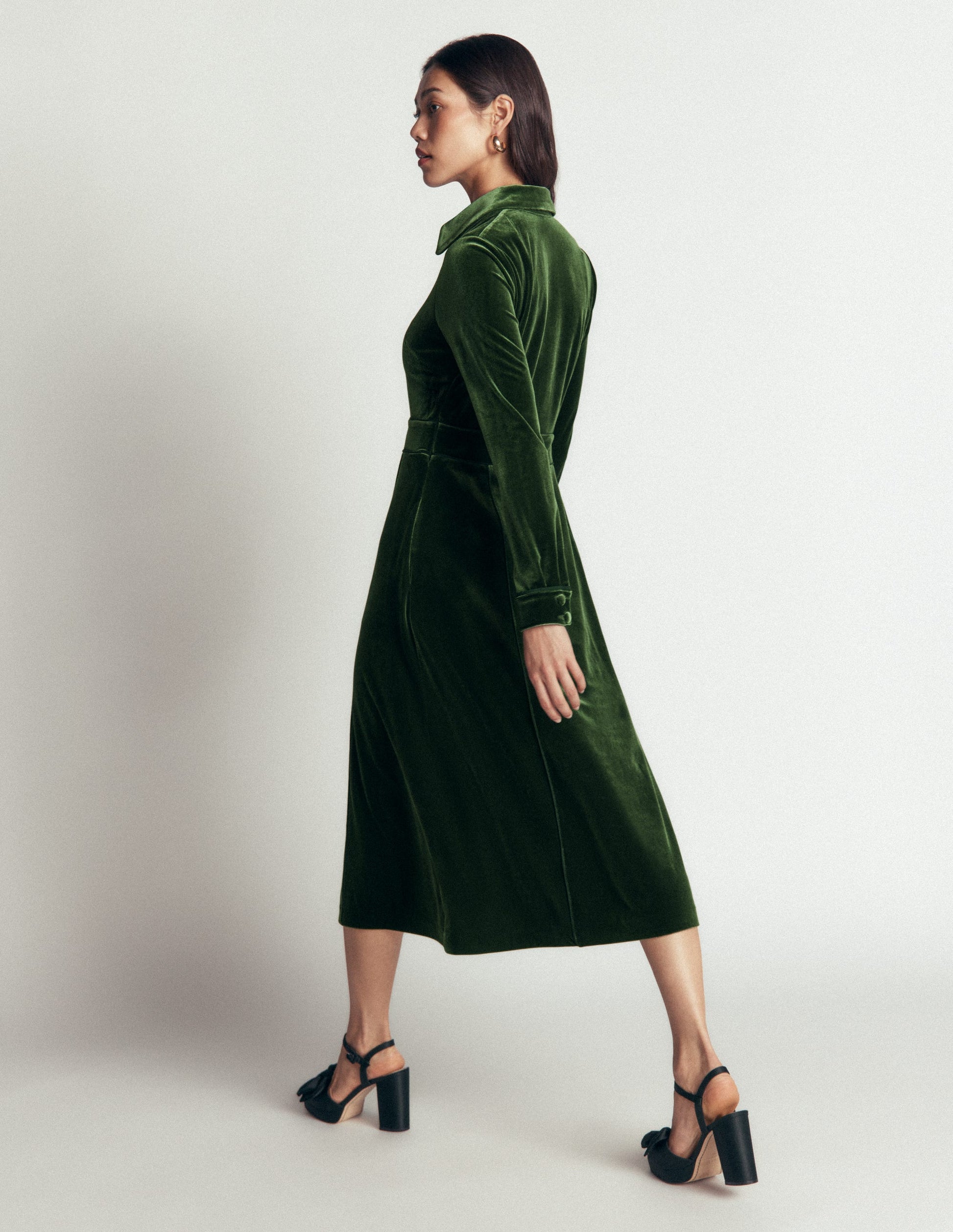 Etta Paspeliertes Samtkleid-Douglasie-4
