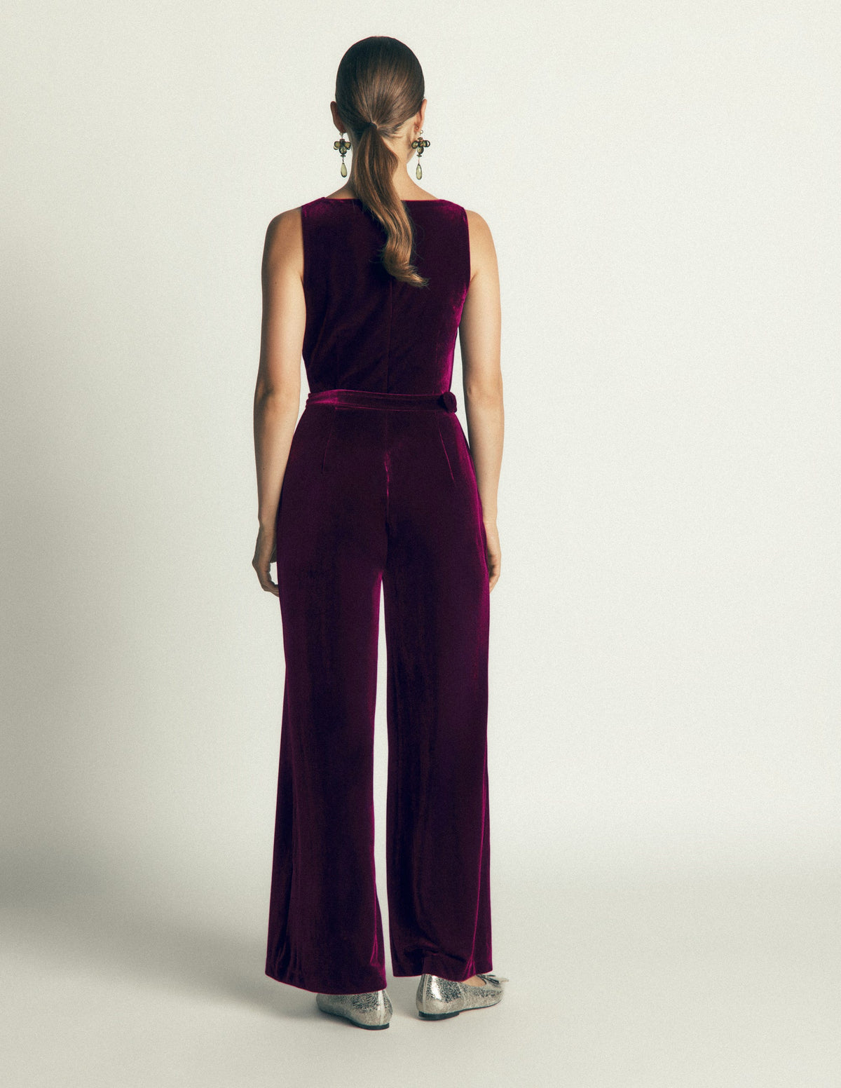 Samt-Jumpsuit mit Wasserfallausschnitt-Dunkle Kirsche-3