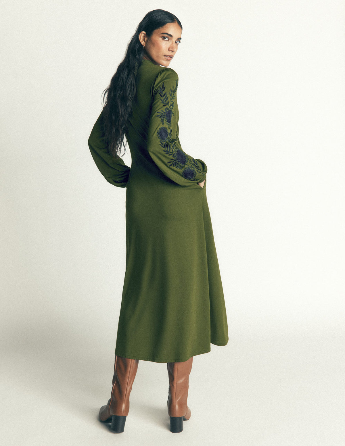 Juliet Jersey-Midikleid-Braunschweigisches Grün Stickerei - Image 3