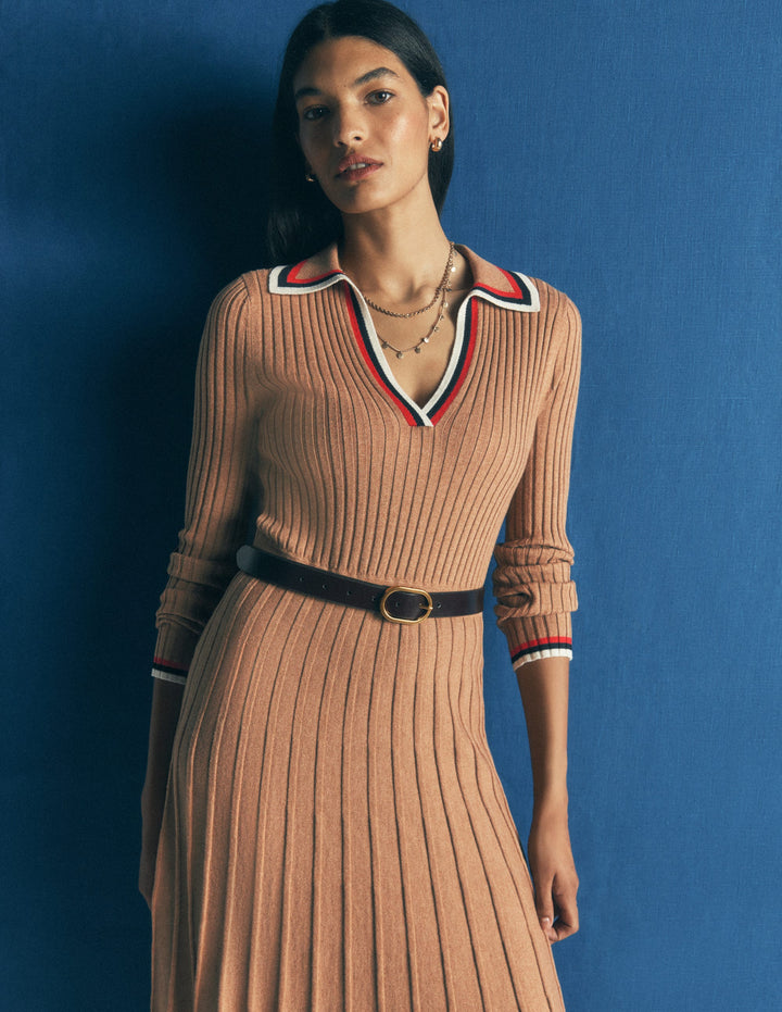 Geripptes Henley-Strickkleid-Camel Meliert