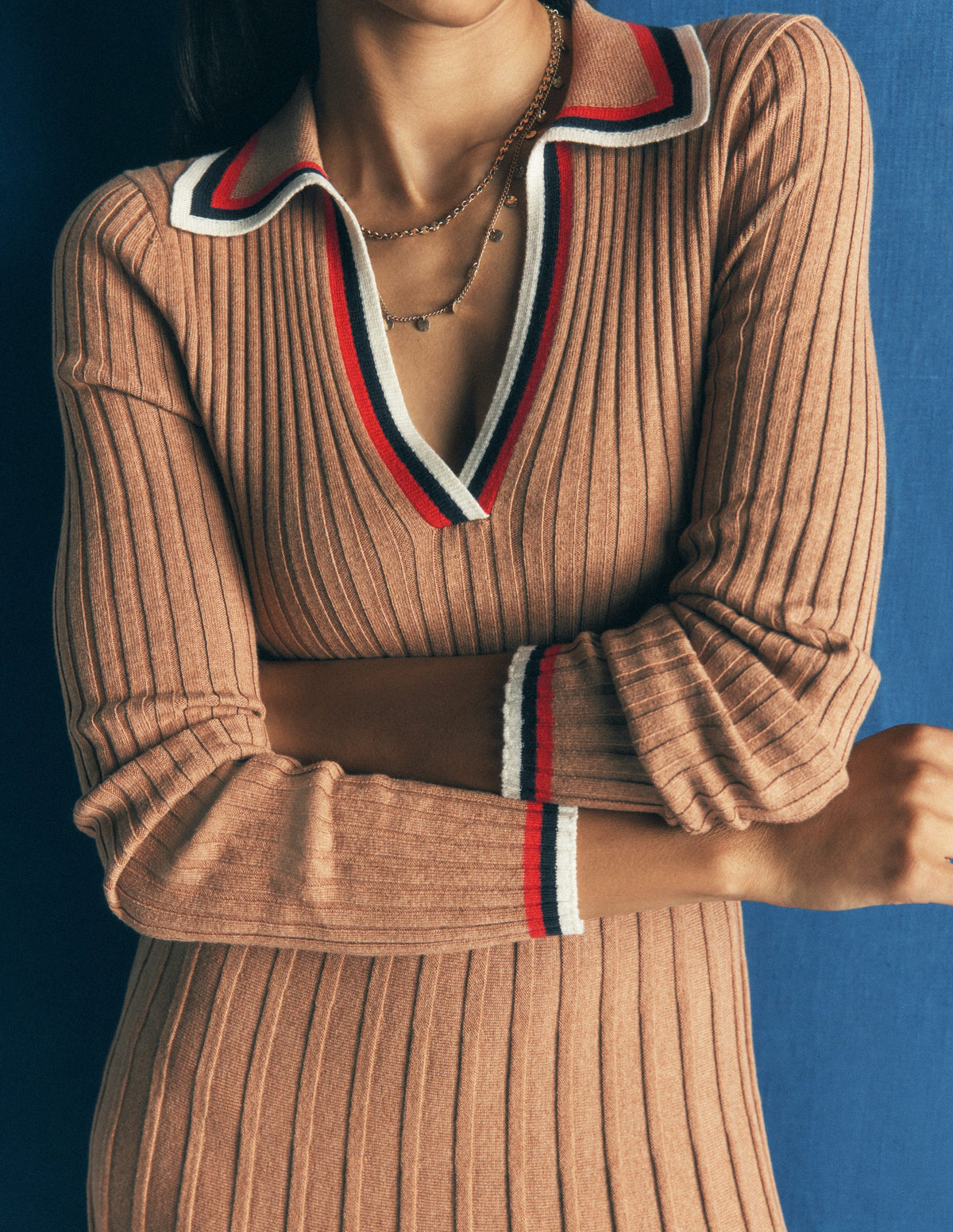 Geripptes Henley-Strickkleid-Camel Meliert-3