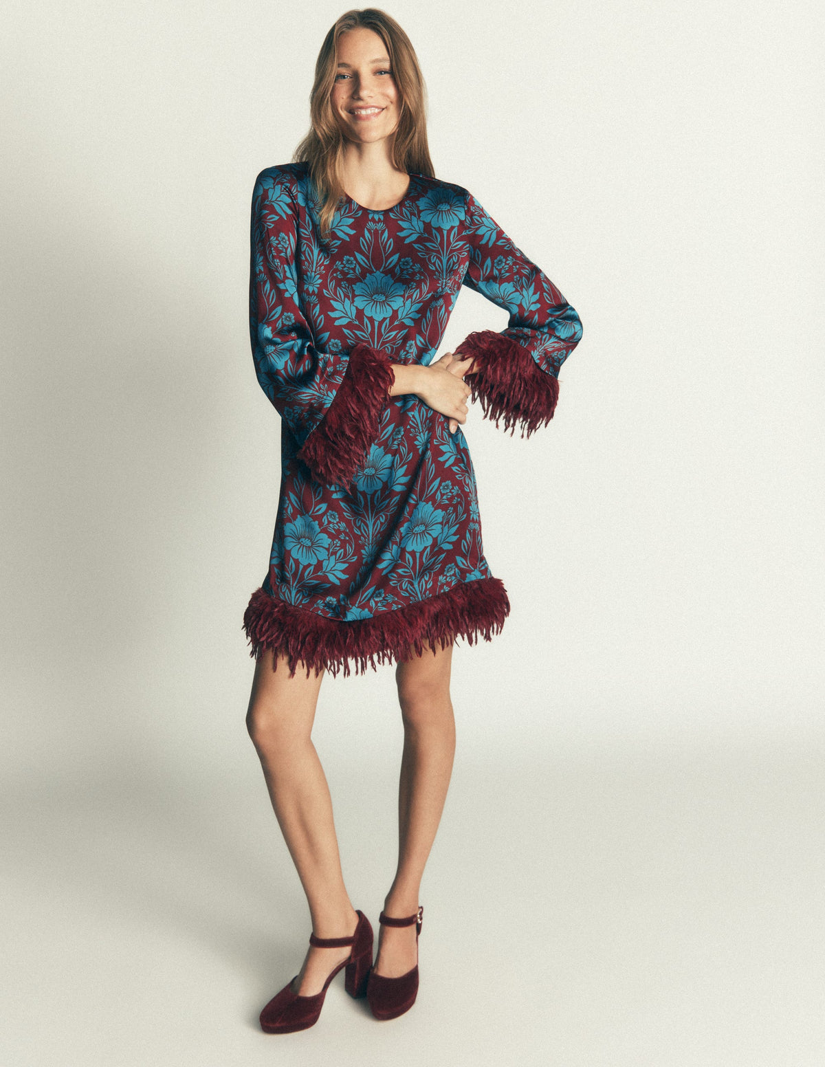 Robe en satin à fausses plumes-Motif Flourishing Sprig bleu sarcelle cristallin - Image 3