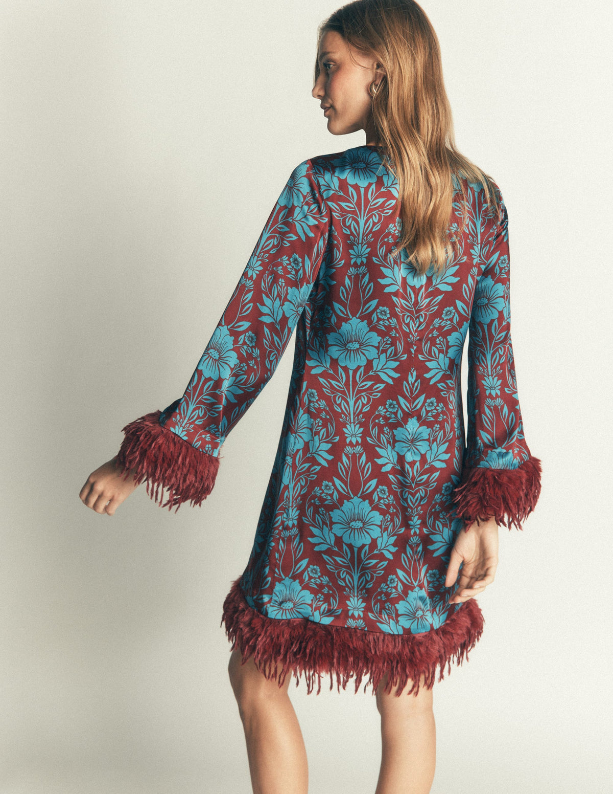 Robe en satin à fausses plumes-Motif Flourishing Sprig bleu sarcelle cristallin - Image 4