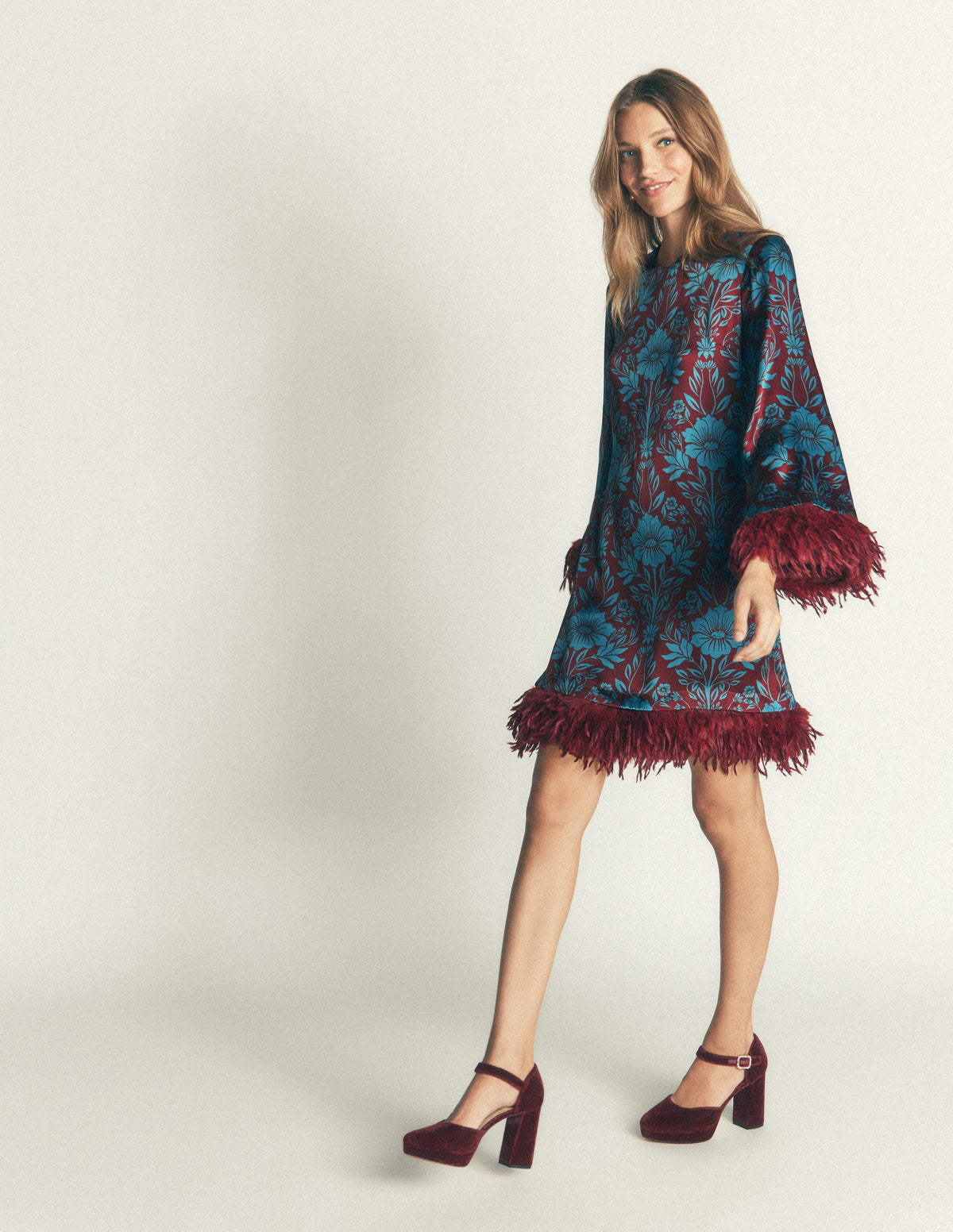 Robe en satin à fausses plumes-Motif Flourishing Sprig bleu sarcelle cristallin-5