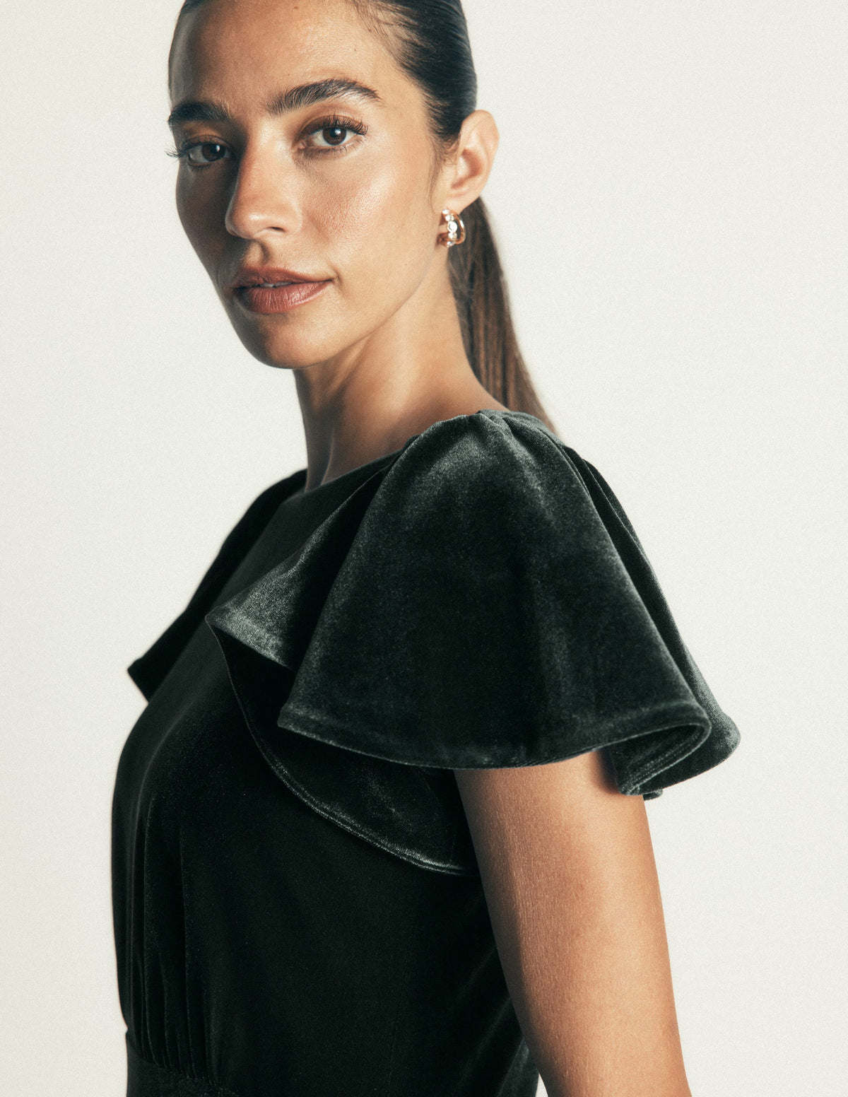 Samtkleid mit drapierten Ärmeln-Skarabäus-3