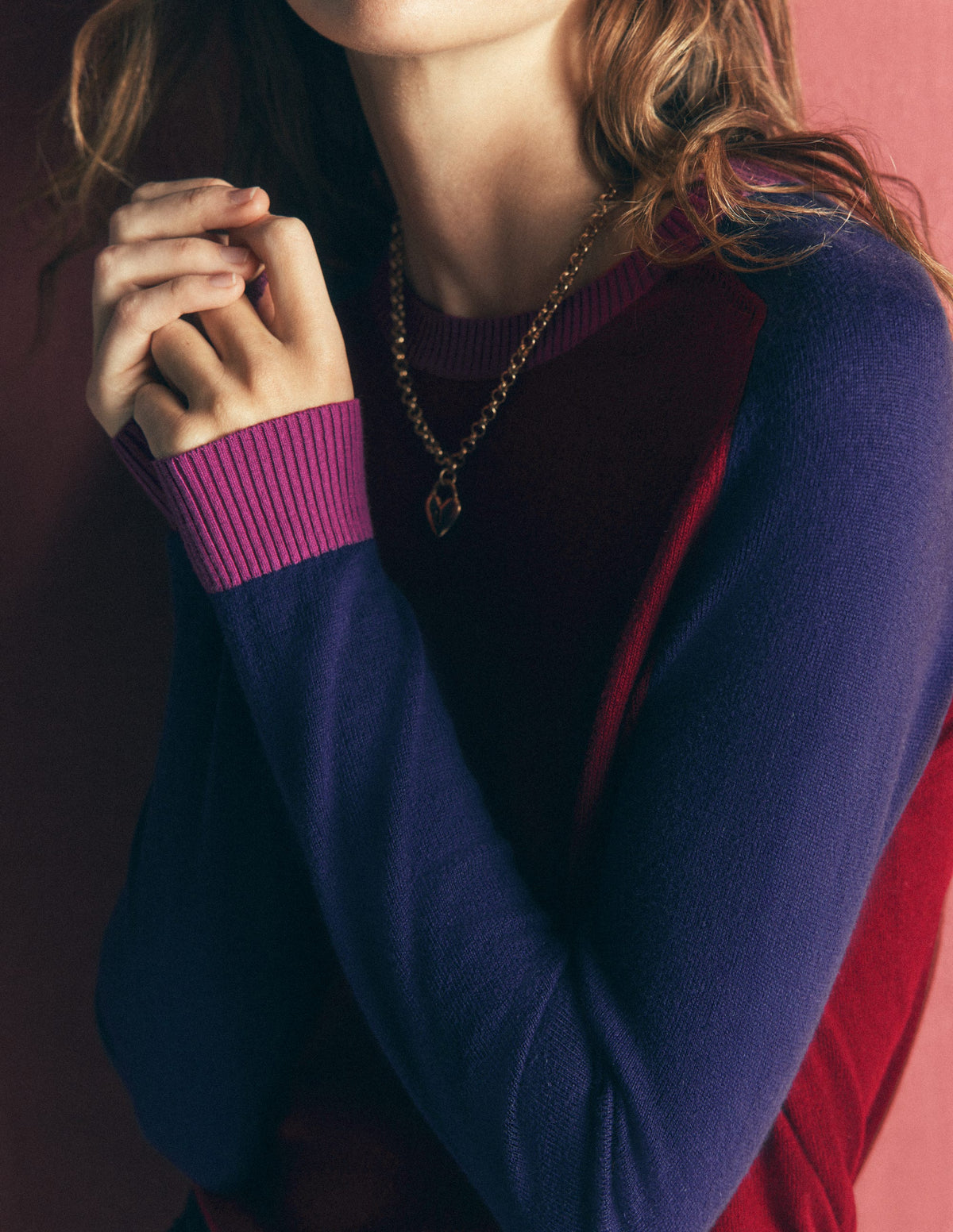 Meg Pullover mit Raglanärmeln-Merlot, Color Blocking - Image 2