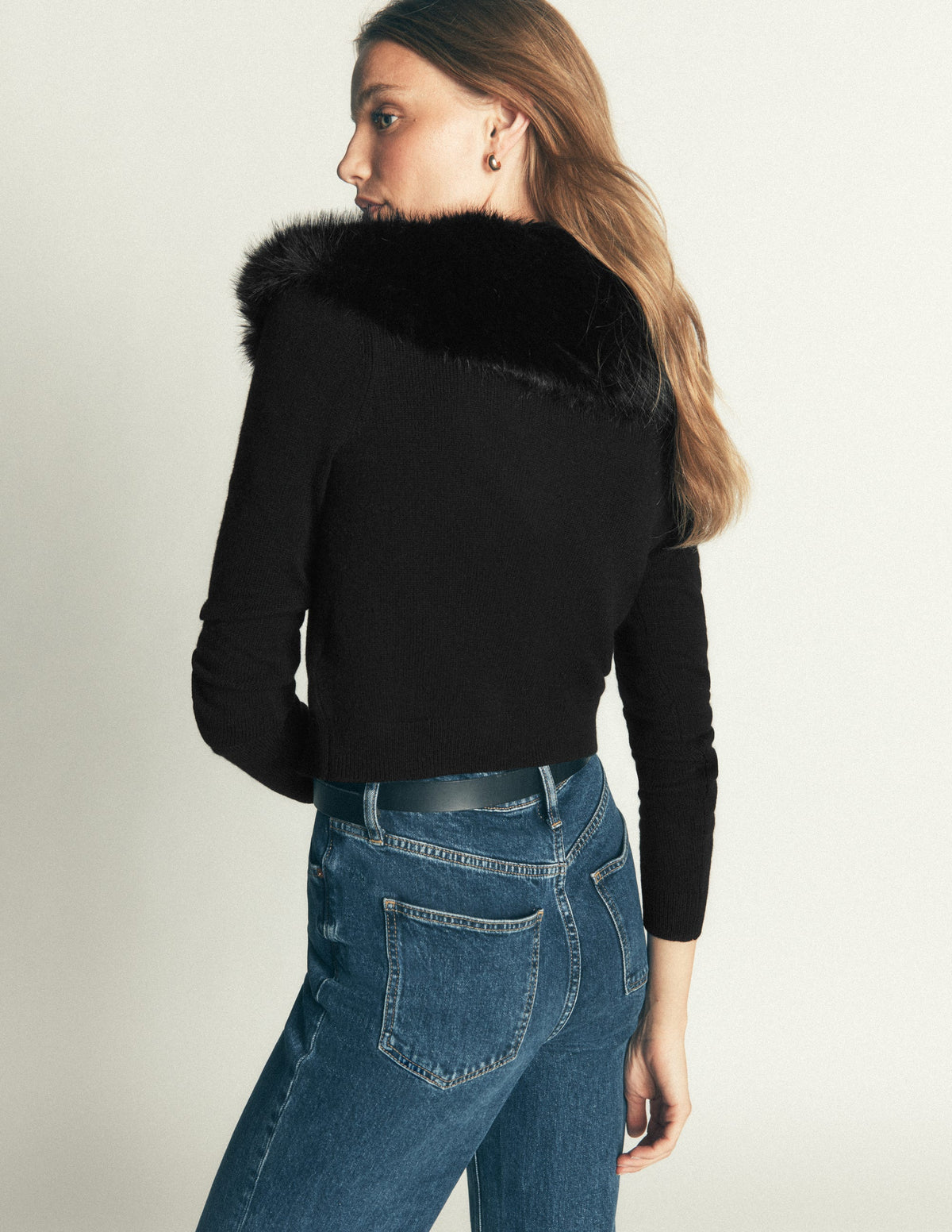 Verkürzte Strickjacke mit Fellkragen-Schwarz - Image 3