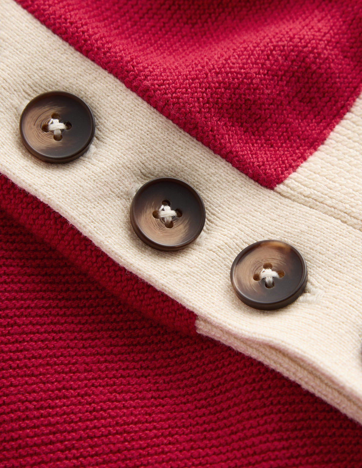 Grace Pullover in Blockfarben-Mohnblumenrot, Naturweiß - Image 6