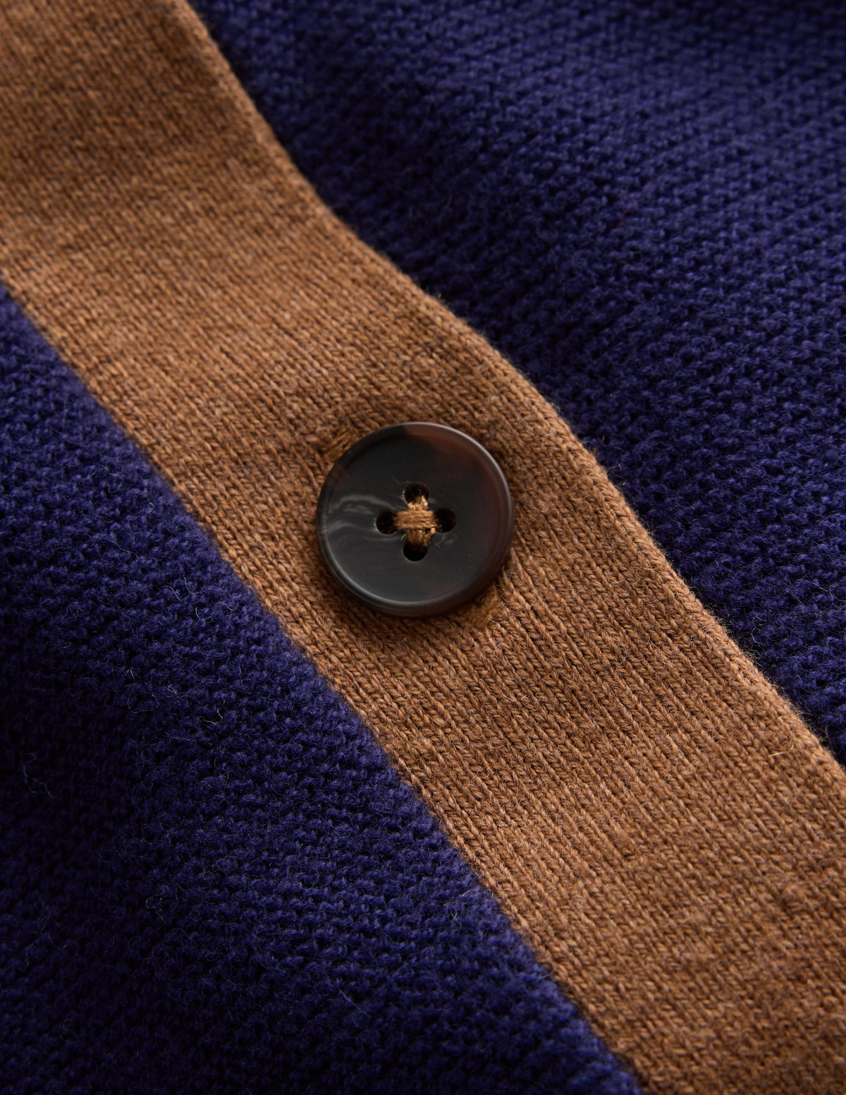 Grace Strickjacke in Blockfarben-Marineblau, Kamel-6