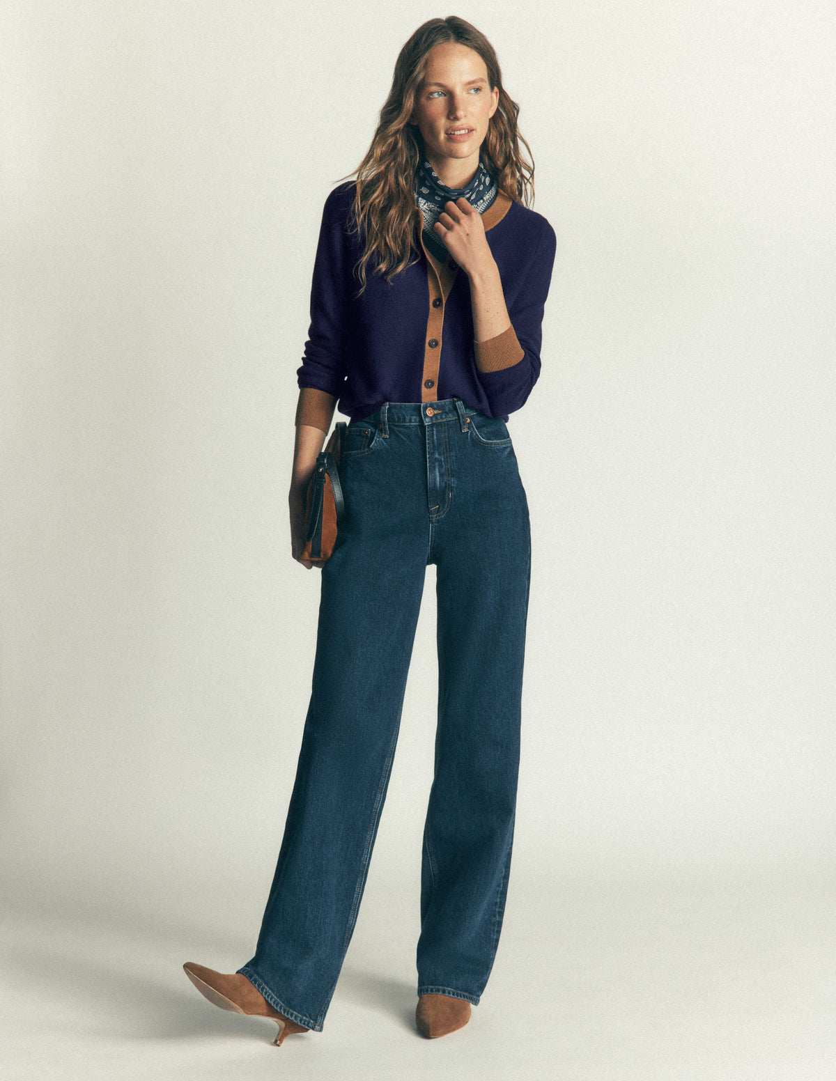 Grace Strickjacke in Blockfarben-Marineblau, Kamel - Image 4