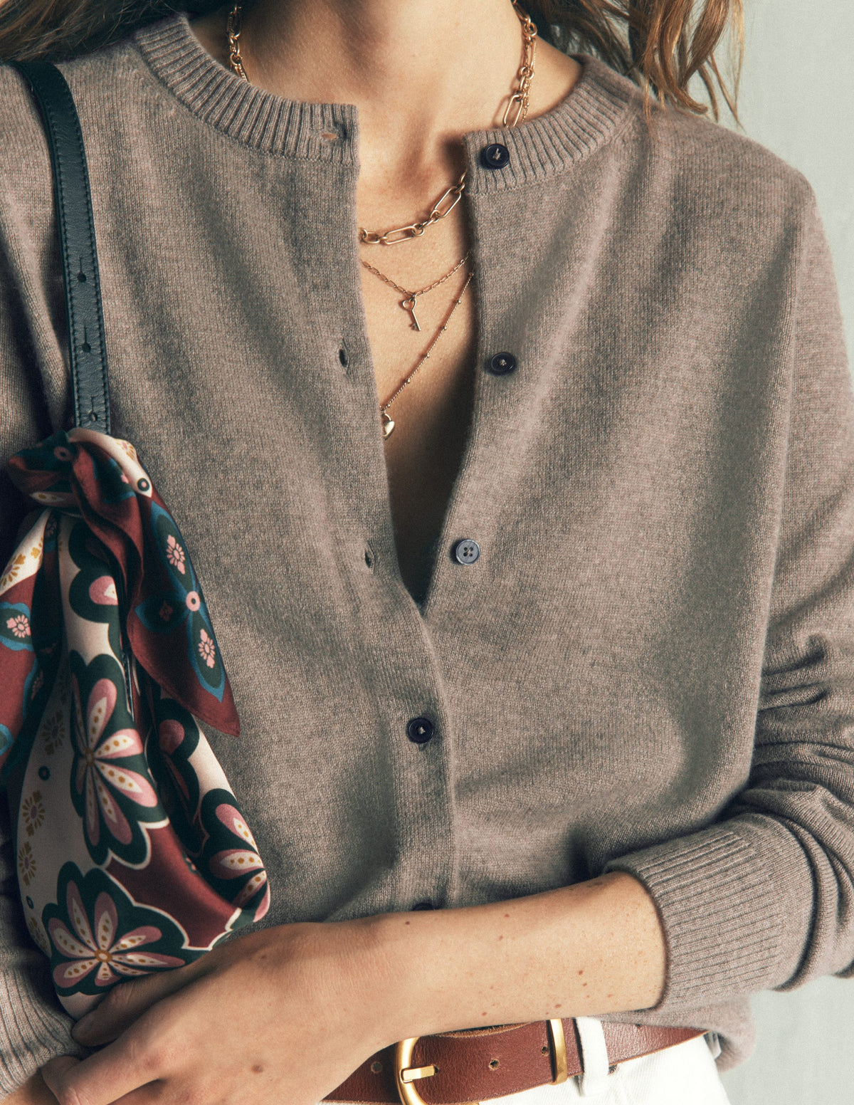 Elsie Kaschmir-Strickjacke mit Rundhalsausschnitt-Nerzbraun Melange-2