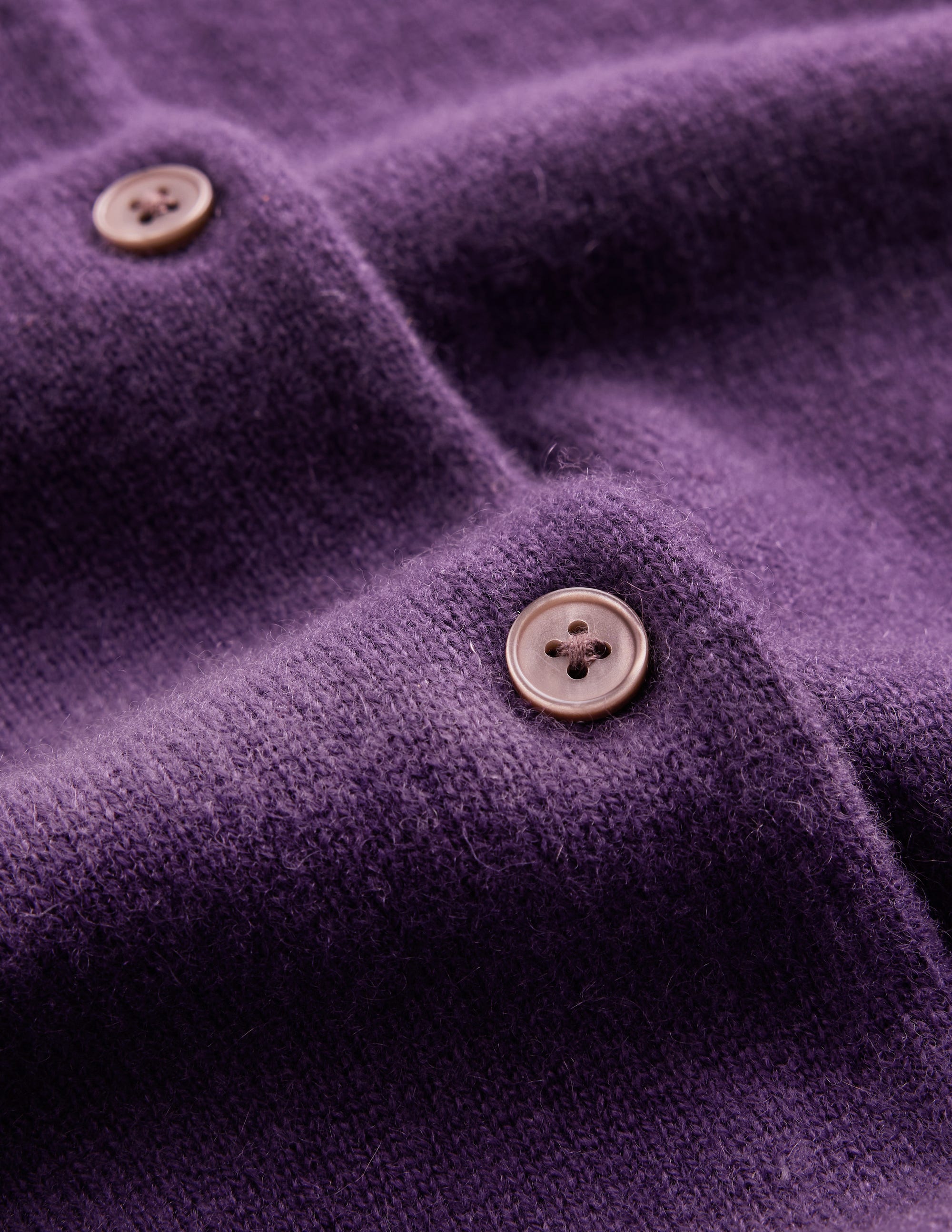 Elsie Kaschmir-Strickjacke mit Rundhalsausschnitt-Dunkle Traube - Image 6