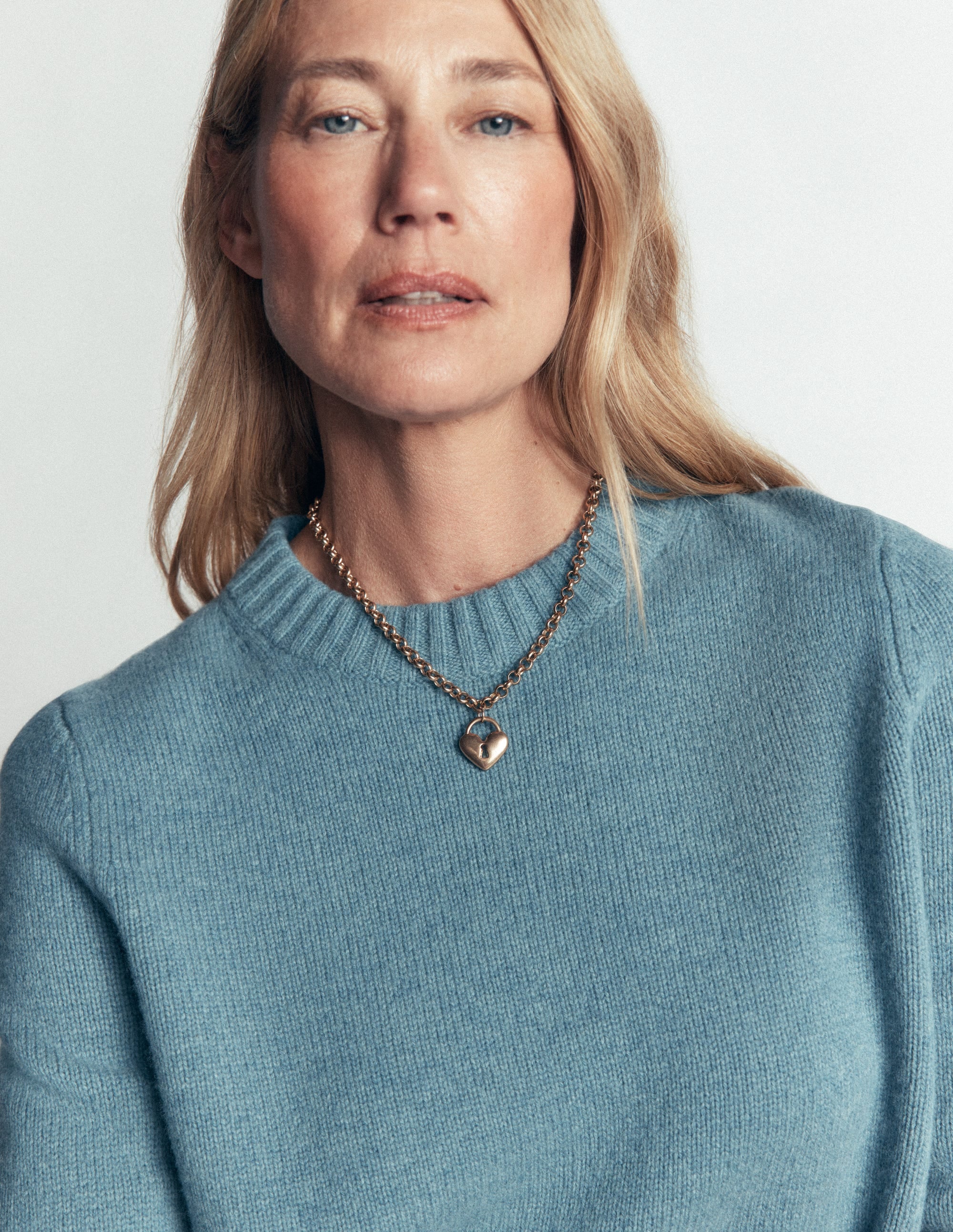 Marta Pullover aus Merinowolle mit Rundhalsausschnitt-Blau Aura - Image 2