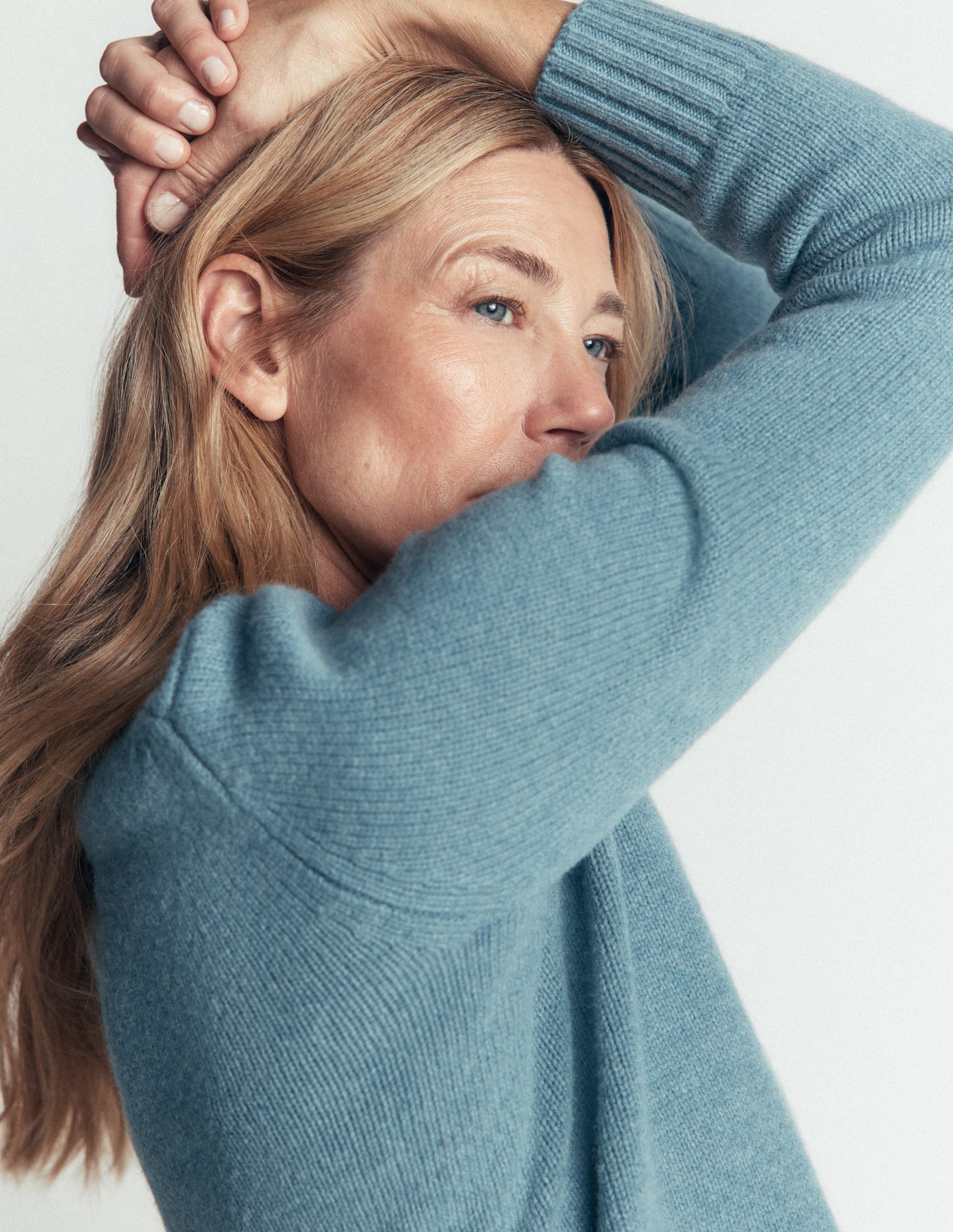 Marta Pullover aus Merinowolle mit Rundhalsausschnitt-Blau Aura - Image 5