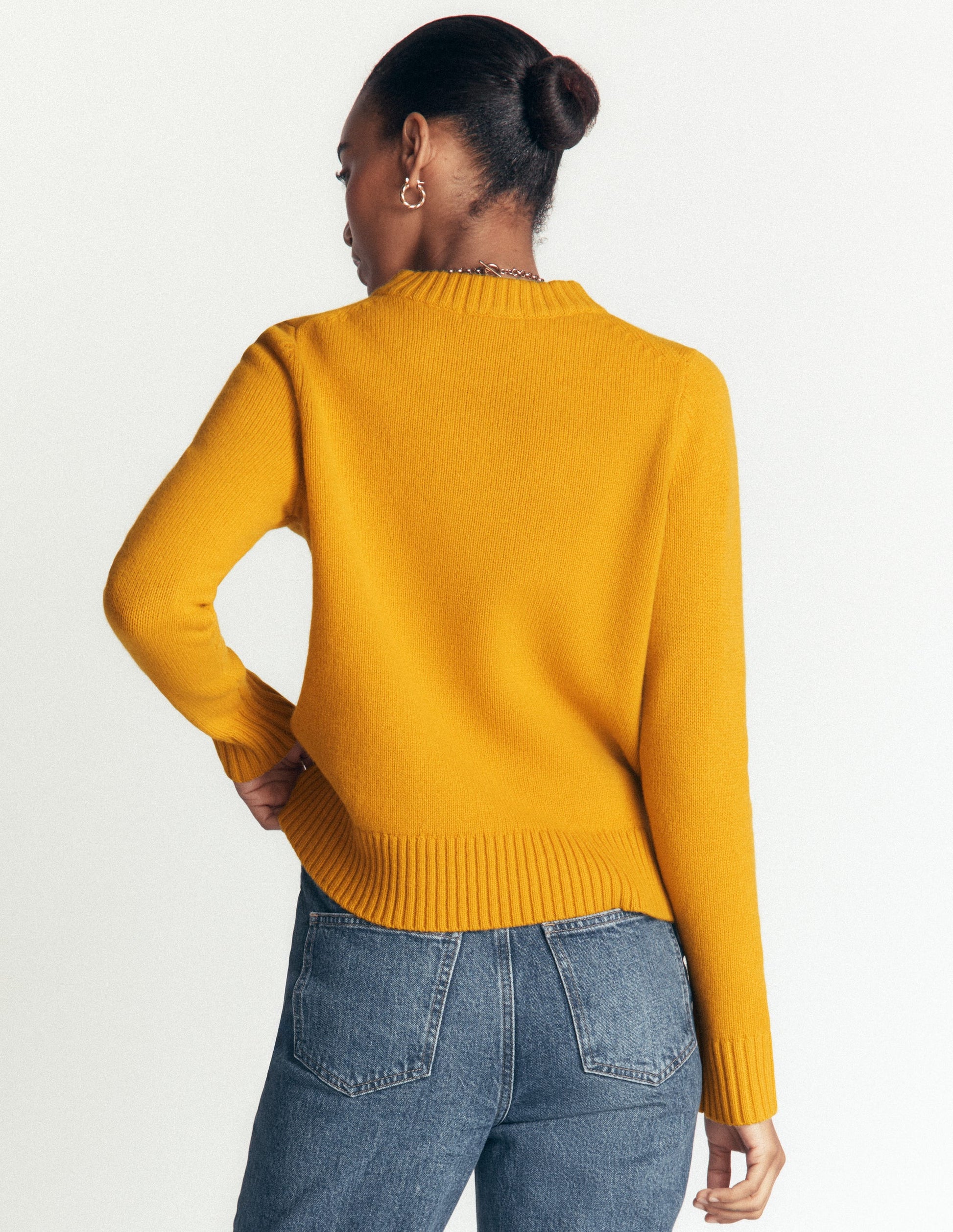 Marta Pullover aus Merinowolle mit Rundhalsausschnitt-Honiggelb-4