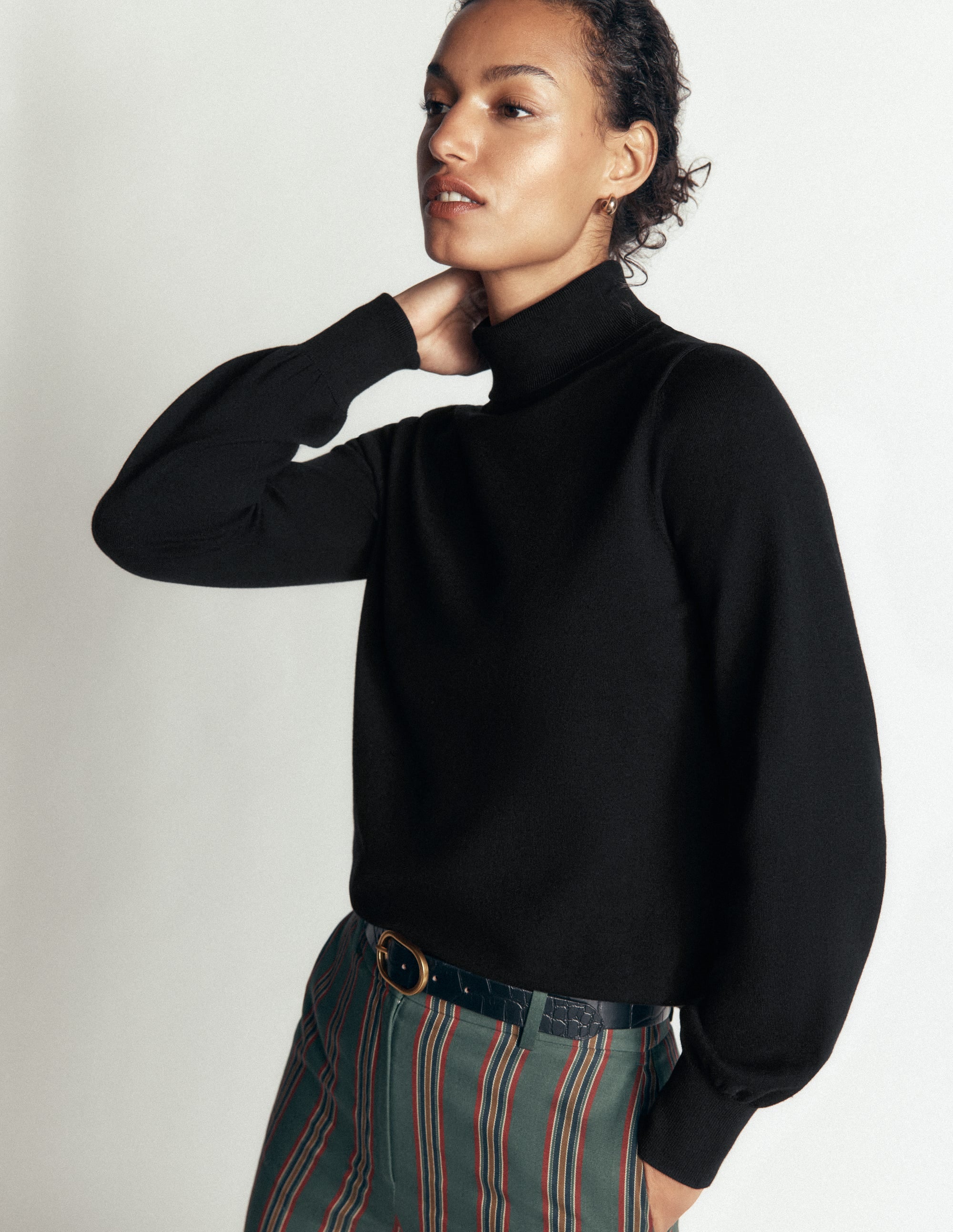Camilla Rollkragenpullover-Schwarz - Image 4