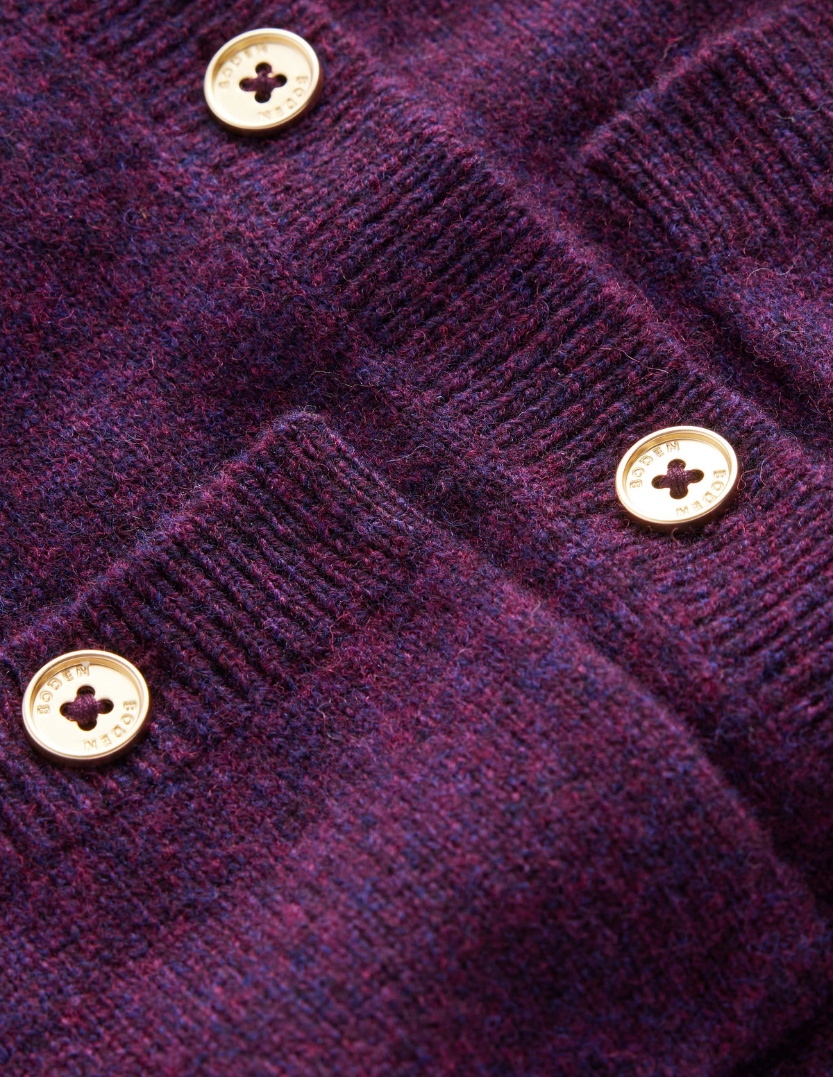 Marianne Strickjacke aus Merinowolle-Dunkle Kirsche - Image 7