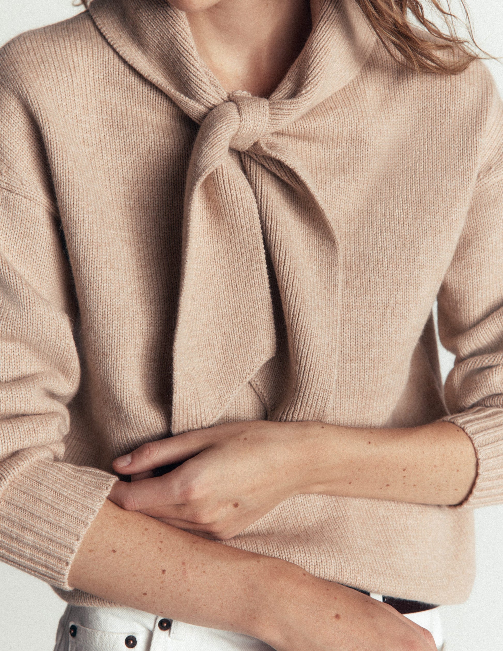 Lydia Strickpullover mit Bindeschleife am Ausschnitt-Graubraun Meliert-2