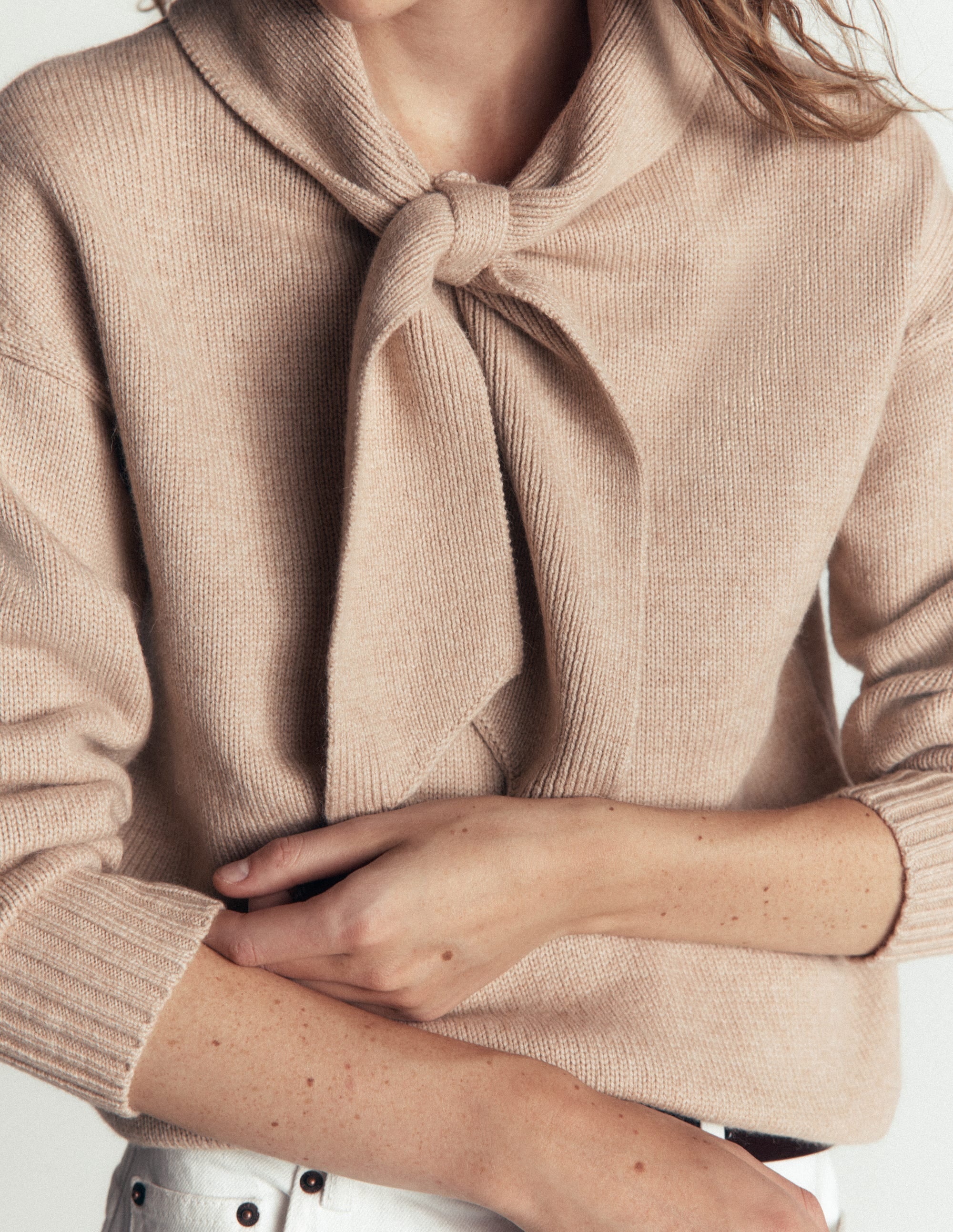 Lydia Strickpullover mit Bindeschleife am Ausschnitt-Graubraun Meliert - Image 2