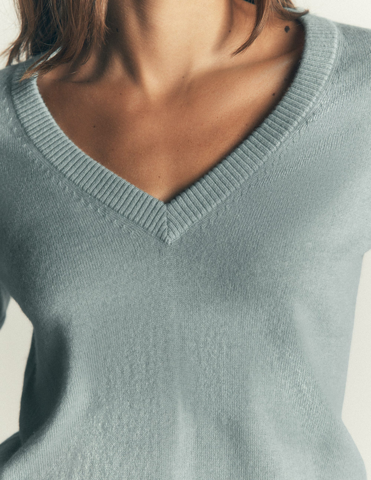 Elsie Kaschmirpullover mit V-Ausschnitt-Klarer Himmel-2