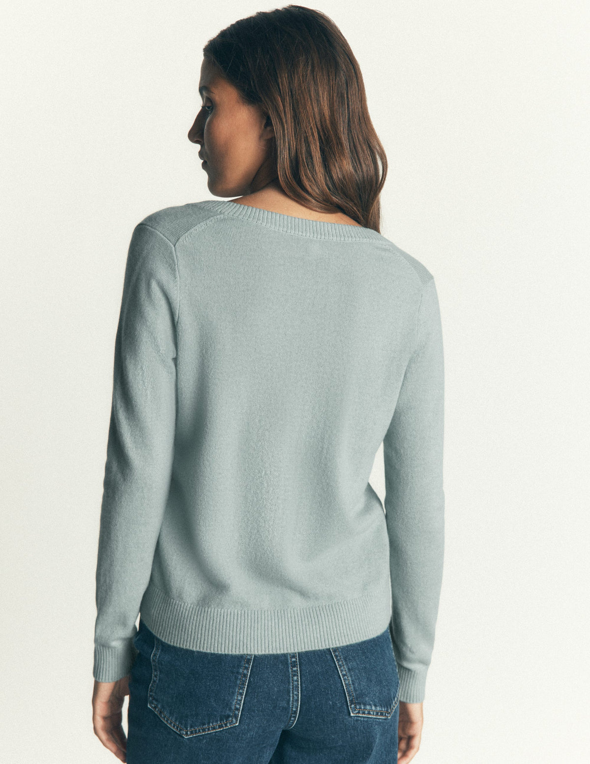 Elsie Kaschmirpullover mit V-Ausschnitt-Klarer Himmel - Image 3
