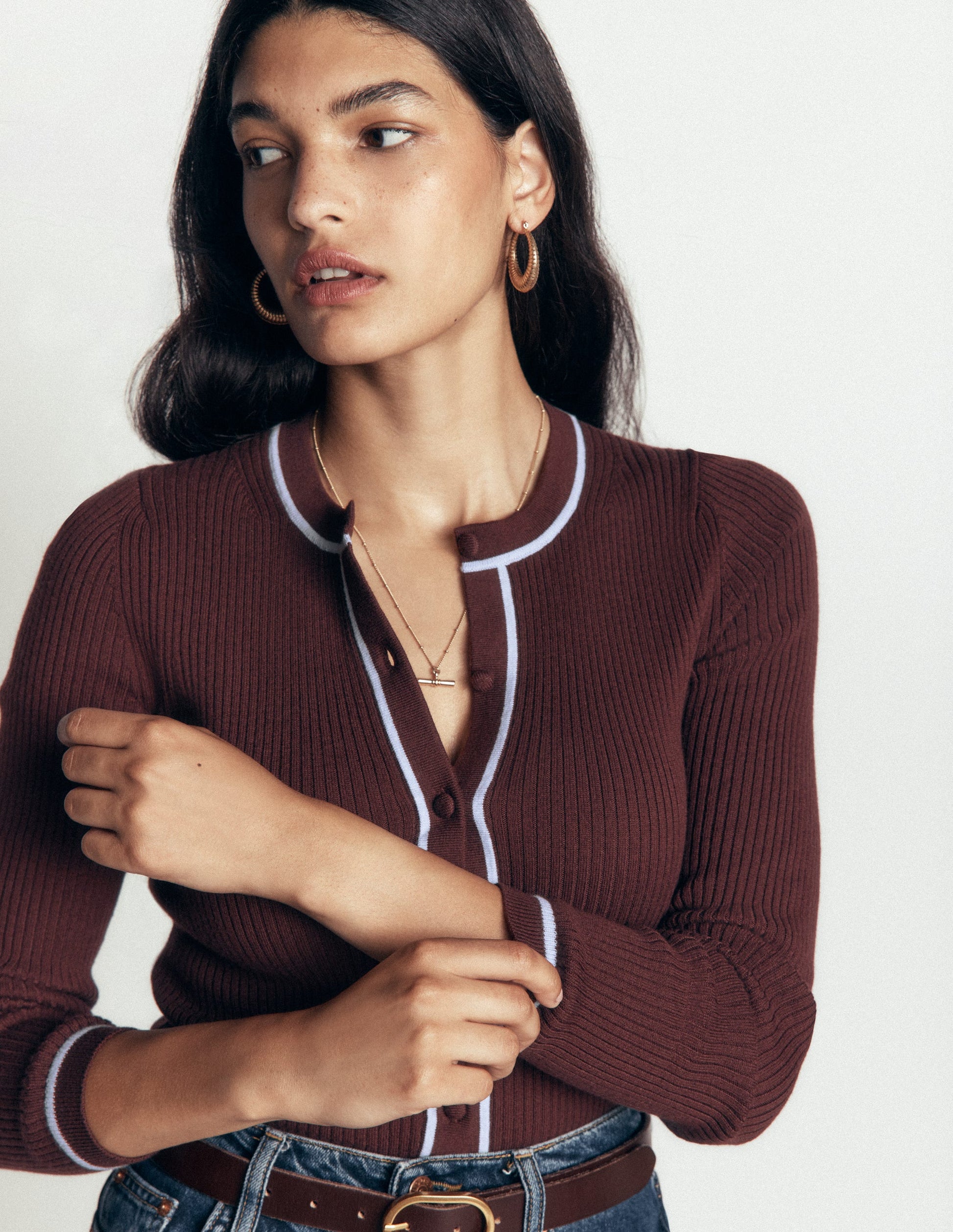Paula Gerippte Strickjacke mit Rundhalsausschnitt-Bitterschokolade-2