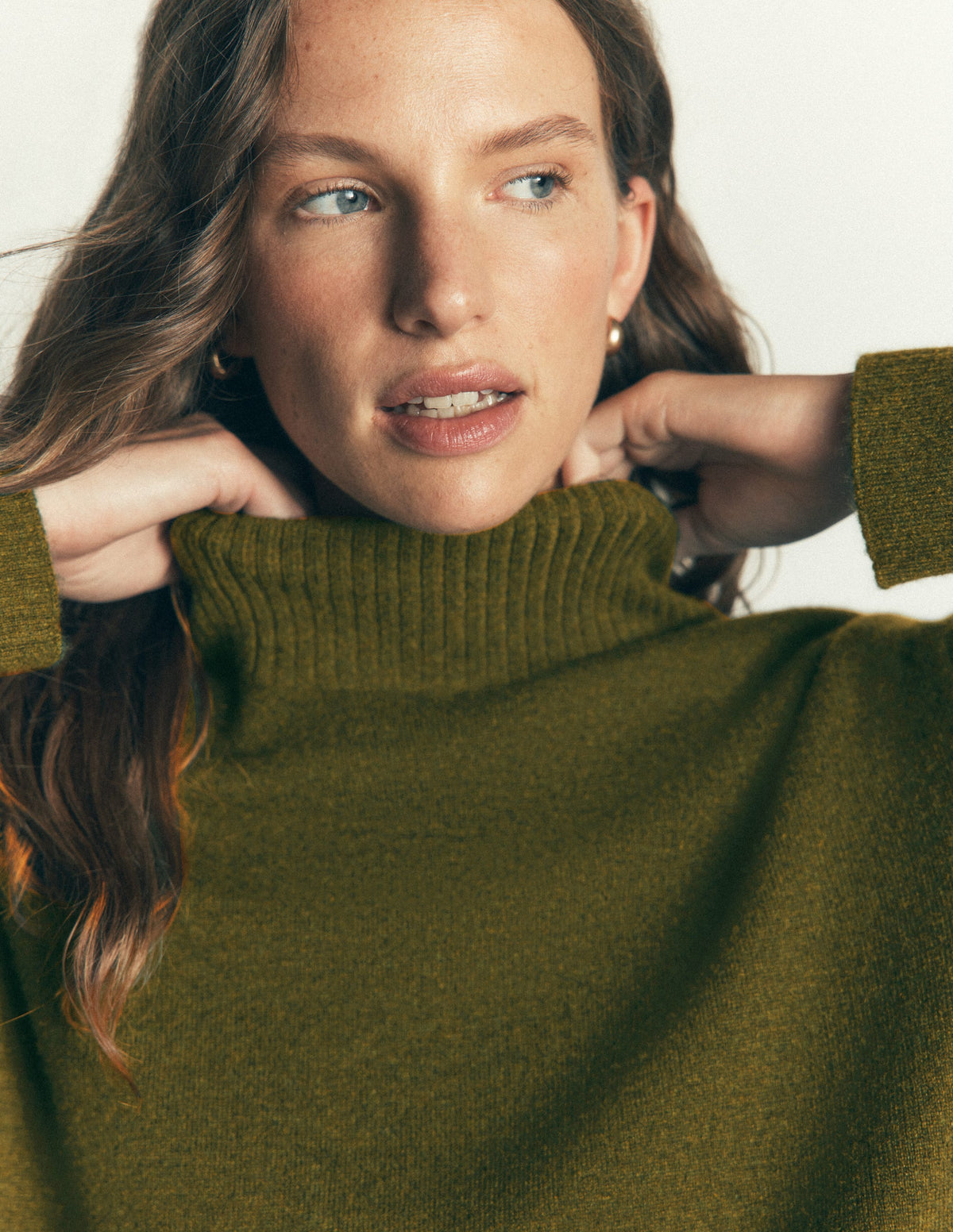 Marta Langer Merino-Pullover-Ockergrün-3